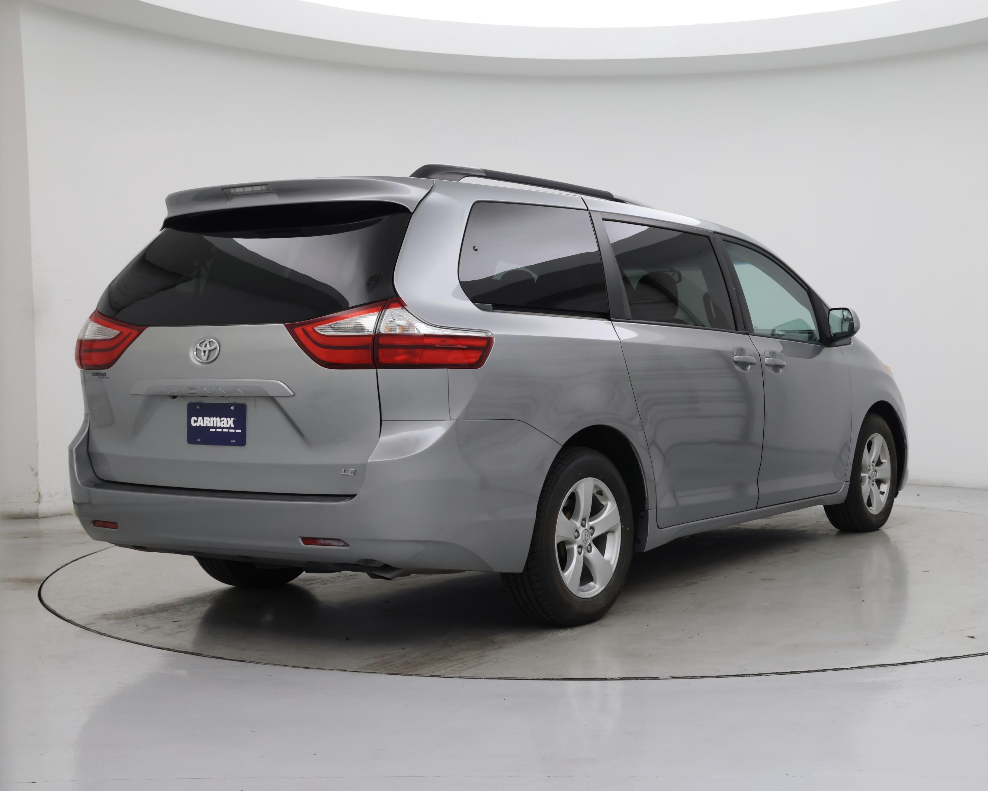 Thumbnail: 2015 Toyota Sienna - 8