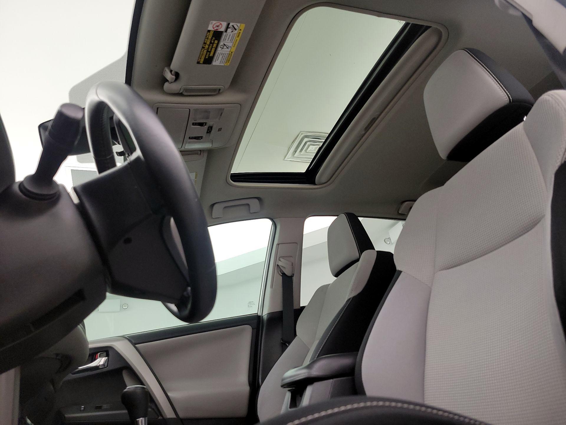 Thumbnail: 2018 Toyota RAV4 - 19