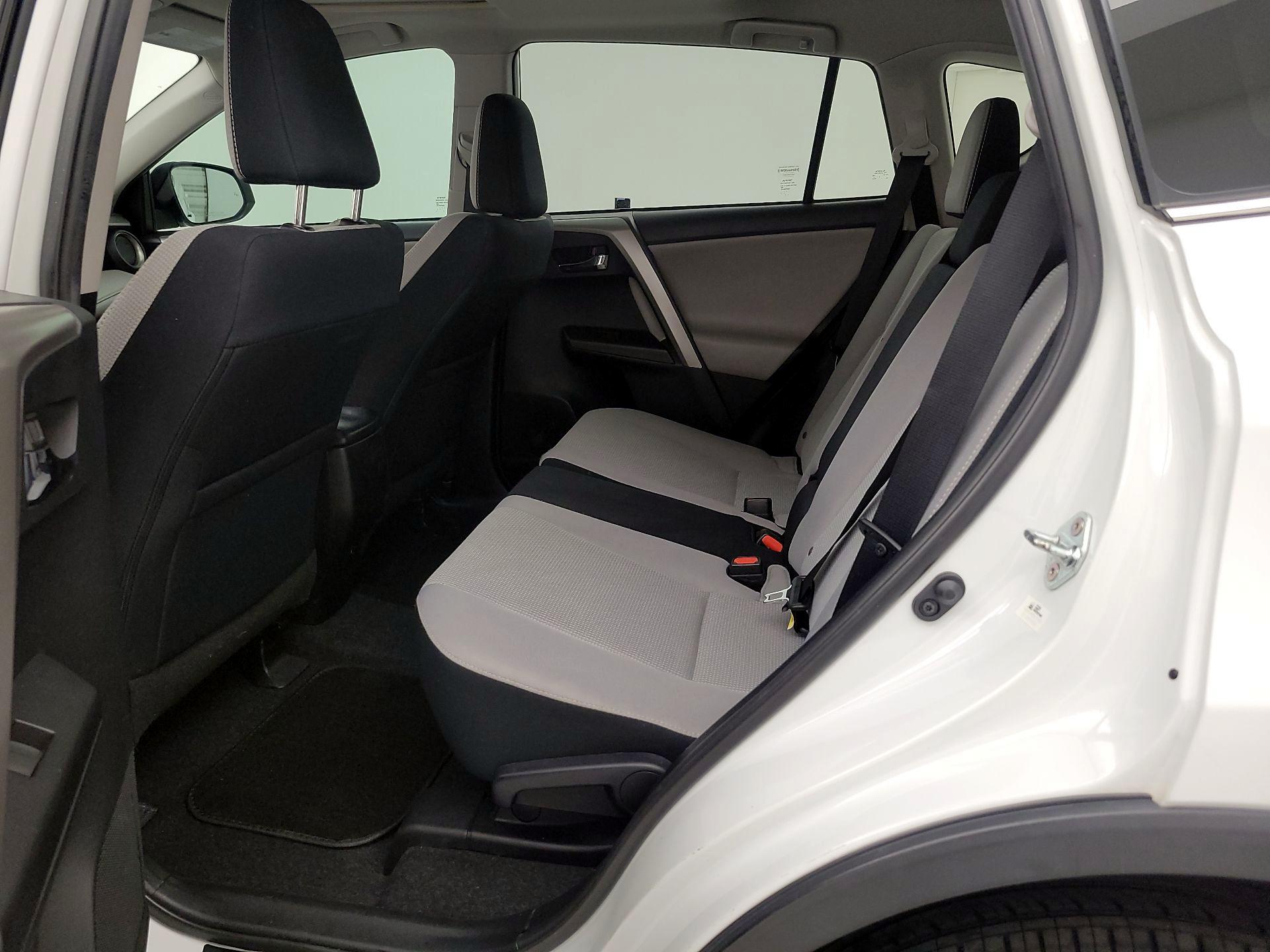 Thumbnail: 2018 Toyota RAV4 - 20