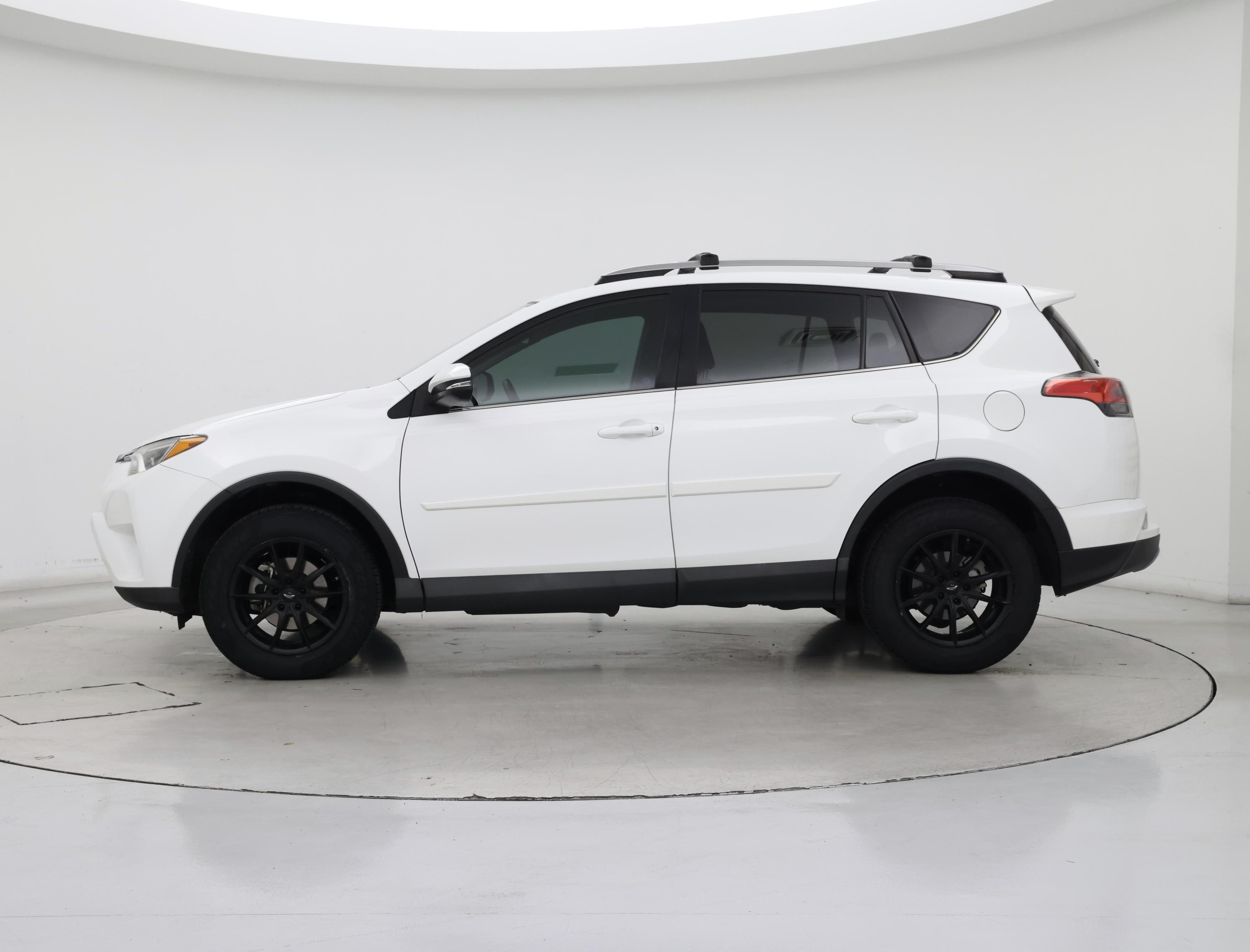 Thumbnail: 2018 Toyota RAV4 - 3