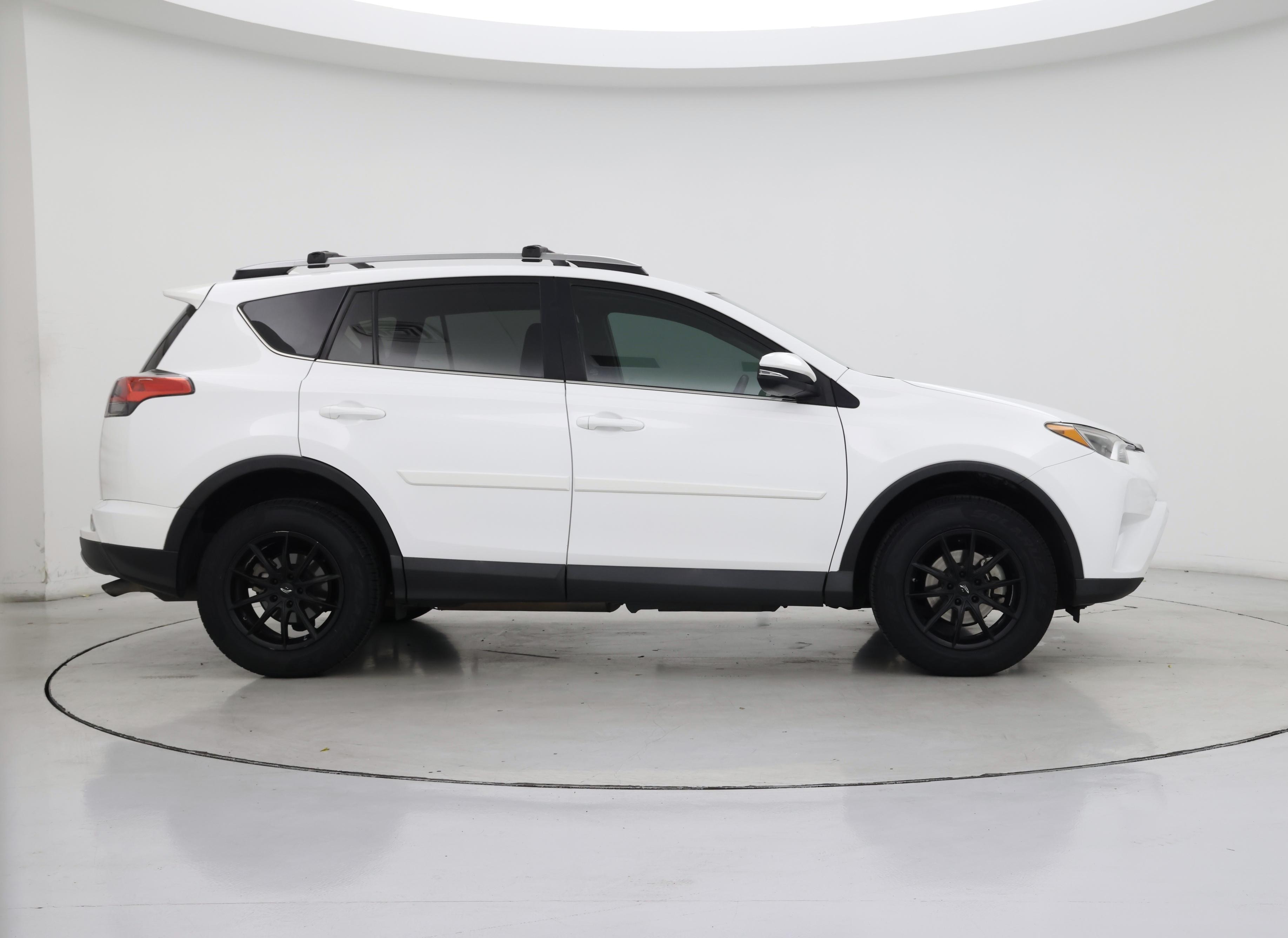 Thumbnail: 2018 Toyota RAV4 - 7