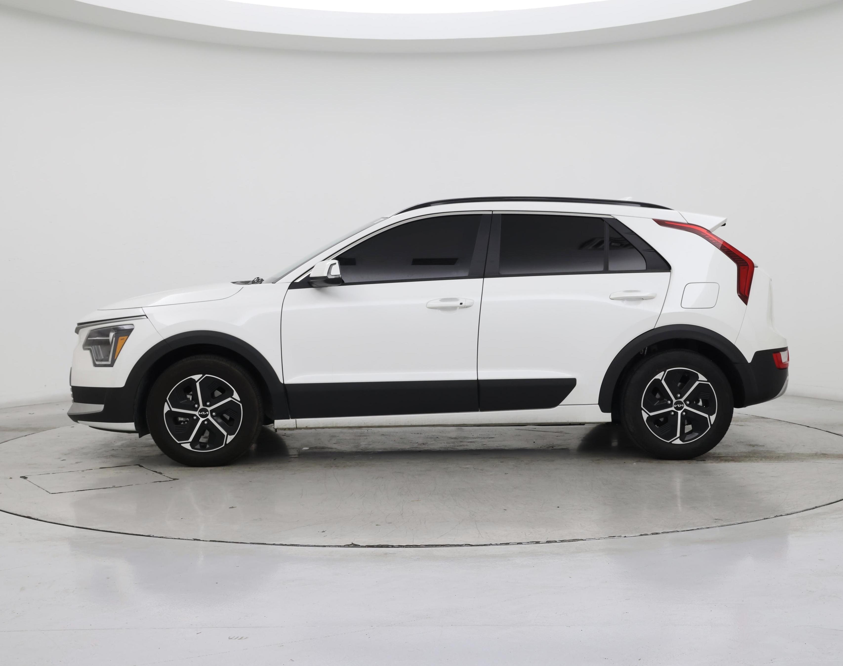 Thumbnail: 2023 Kia Niro - 3