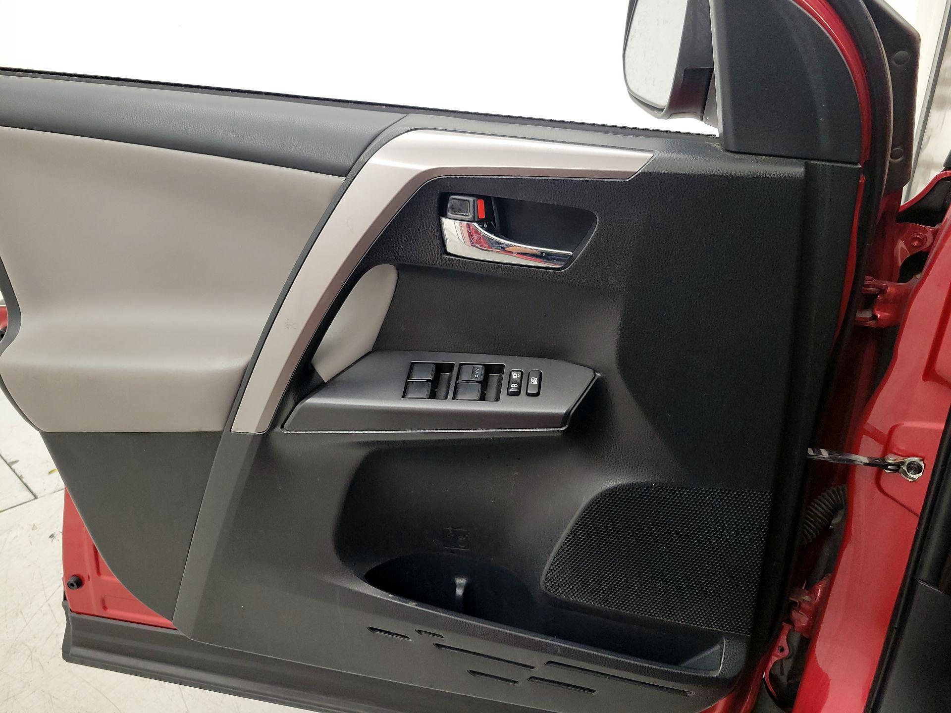 Thumbnail: 2017 Toyota RAV4 - 12