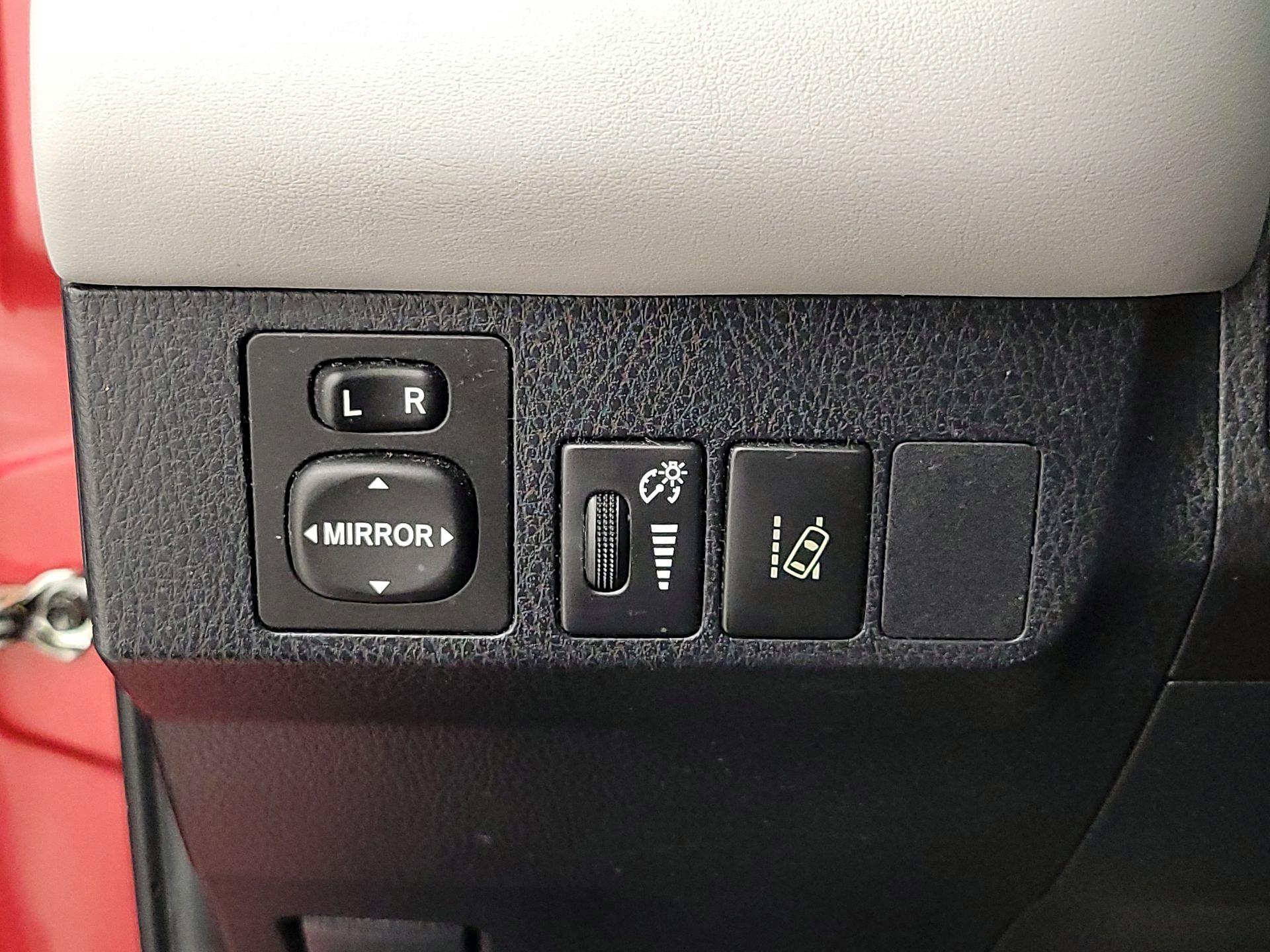 Thumbnail: 2017 Toyota RAV4 - 13