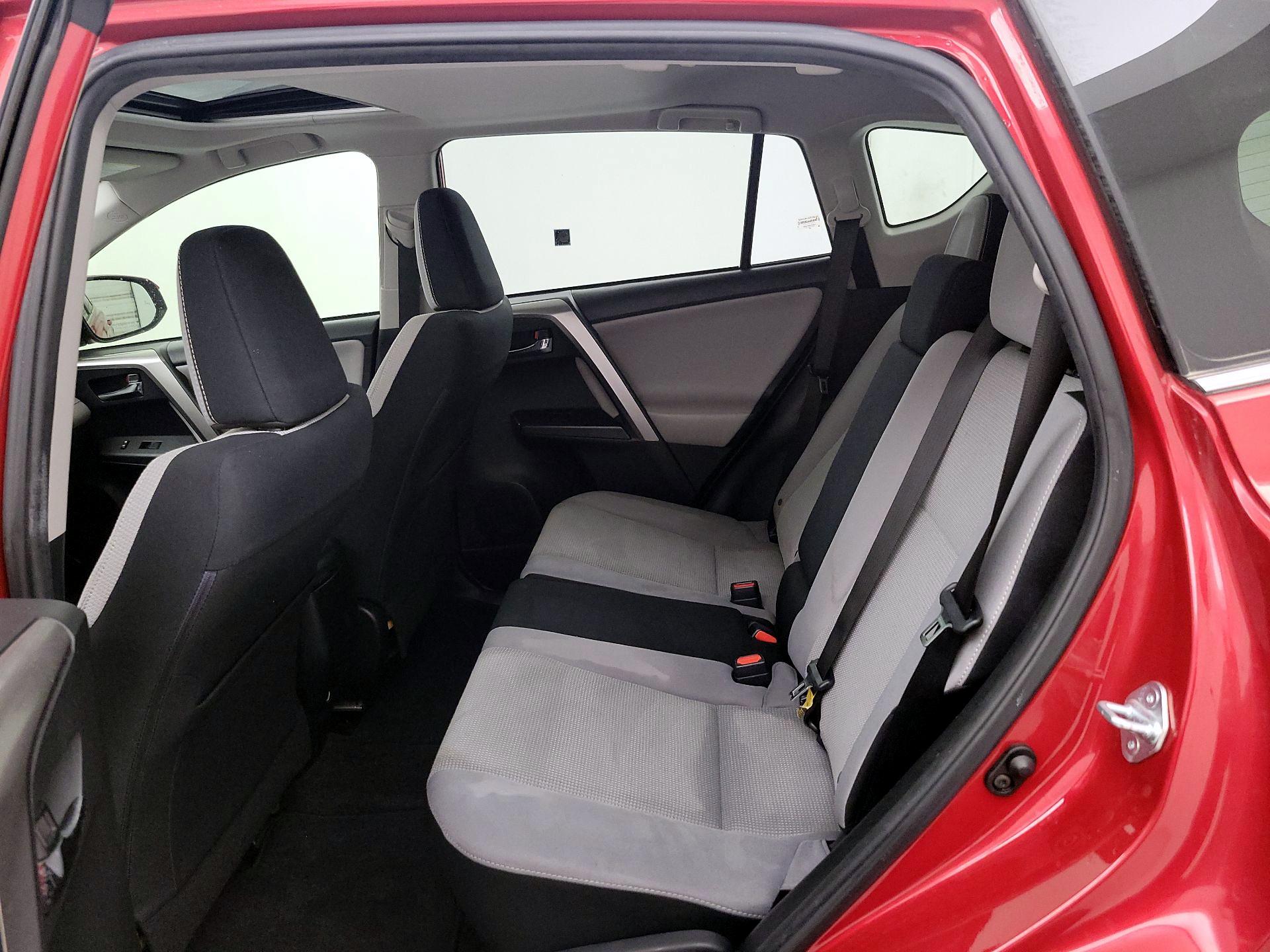 Thumbnail: 2017 Toyota RAV4 - 20