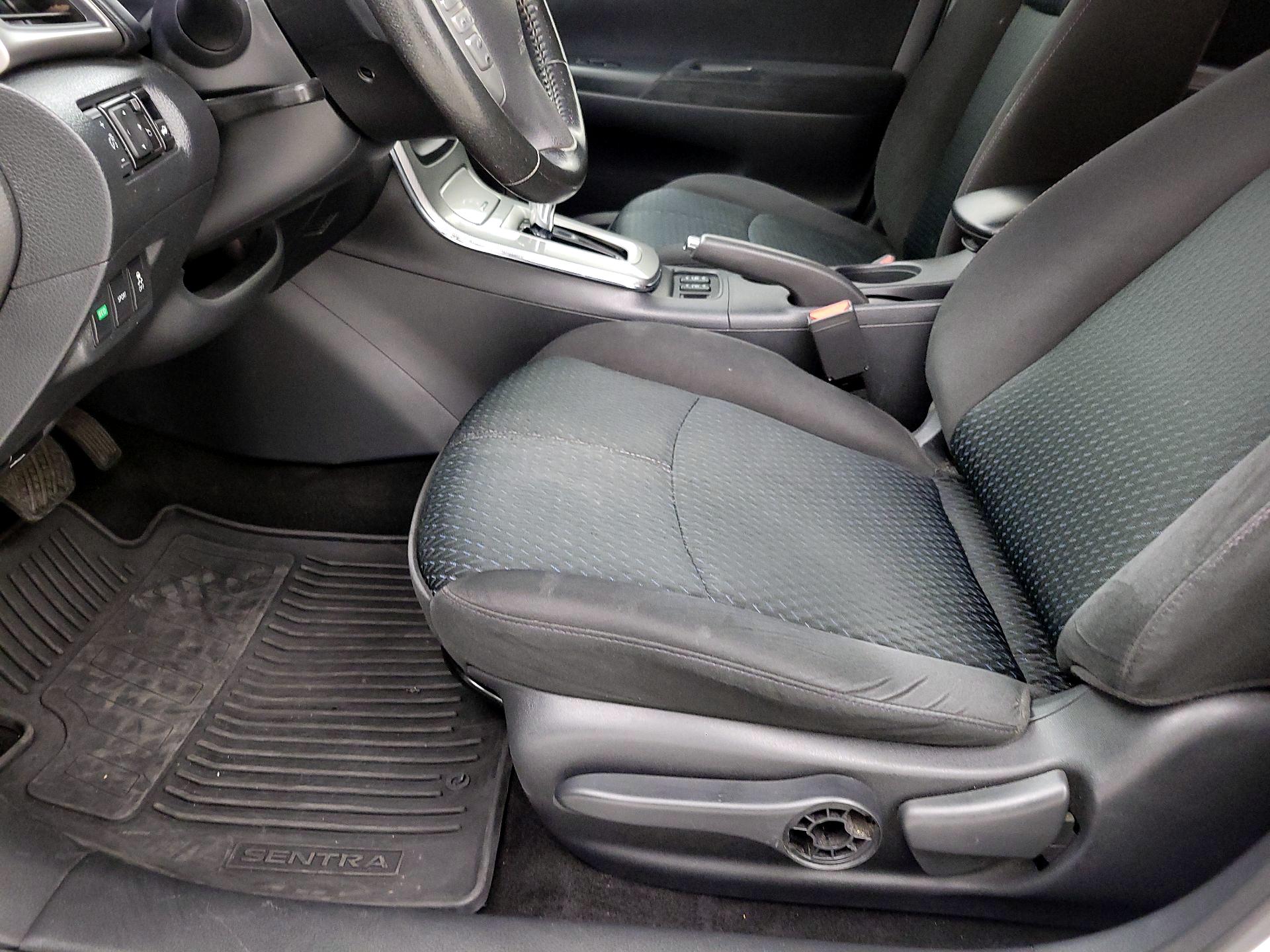 Thumbnail: 2015 Nissan Sentra - 11