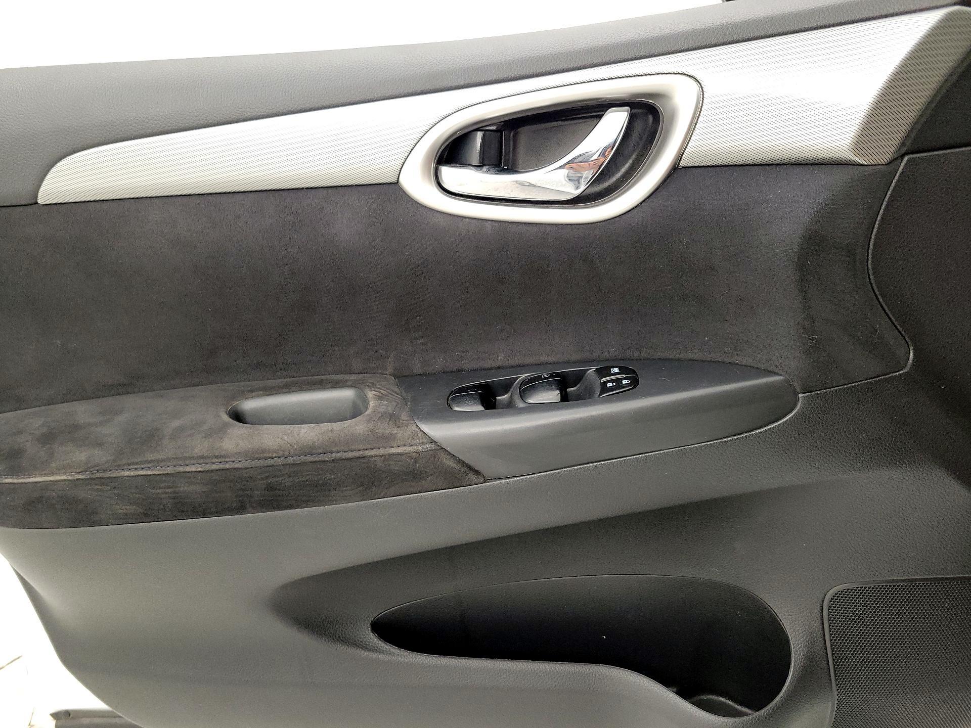 Thumbnail: 2015 Nissan Sentra - 12