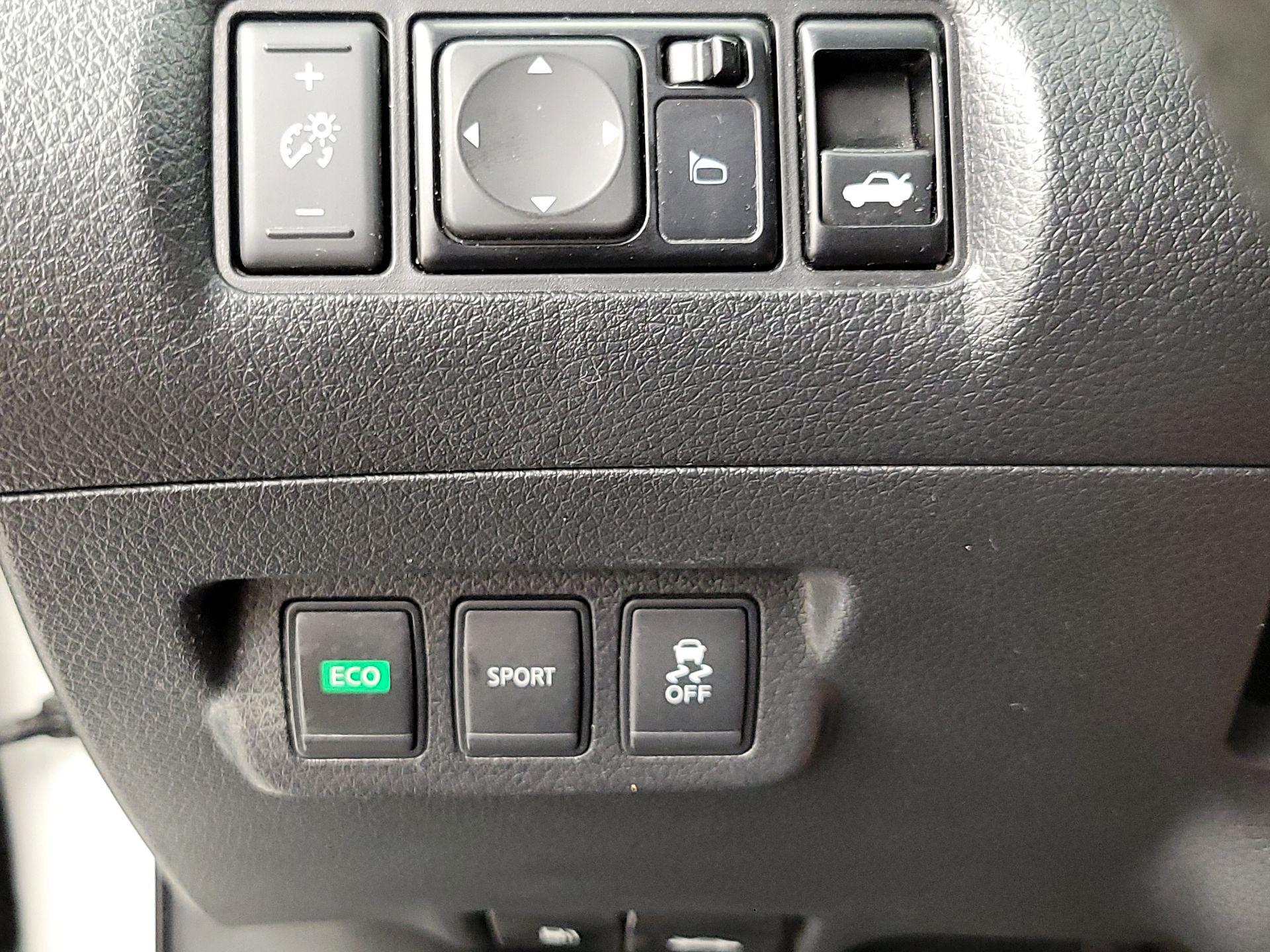 Thumbnail: 2015 Nissan Sentra - 13