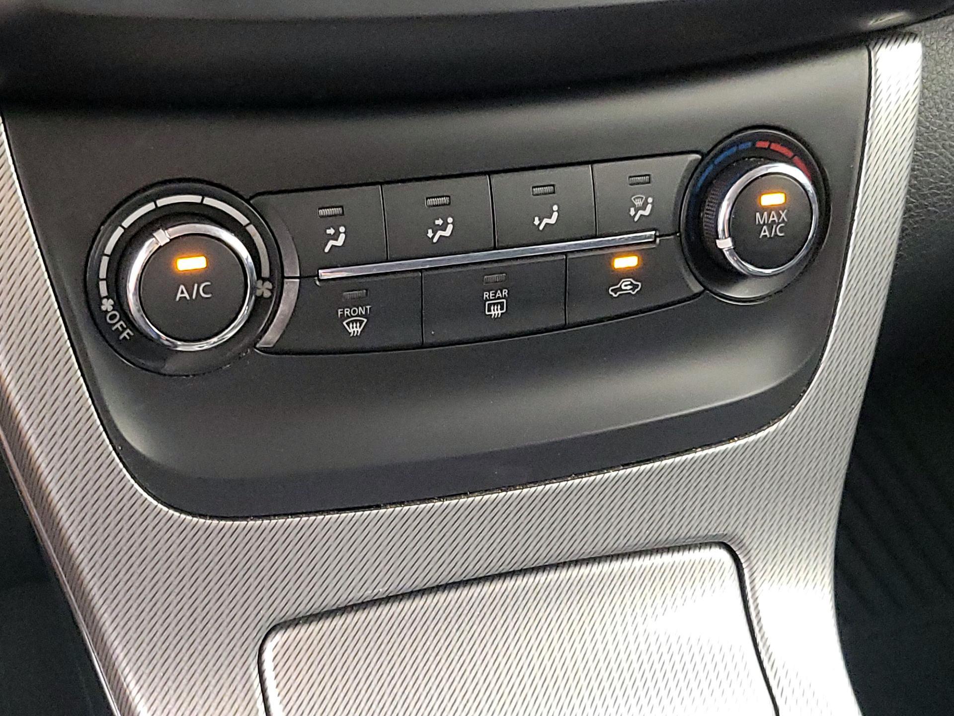 Thumbnail: 2015 Nissan Sentra - 16