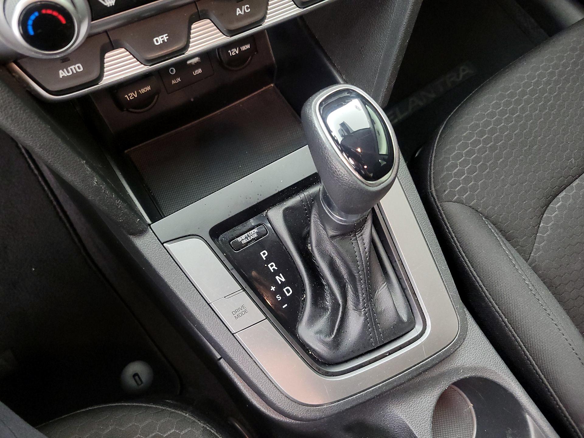 Thumbnail: 2020 Hyundai Elantra - 17