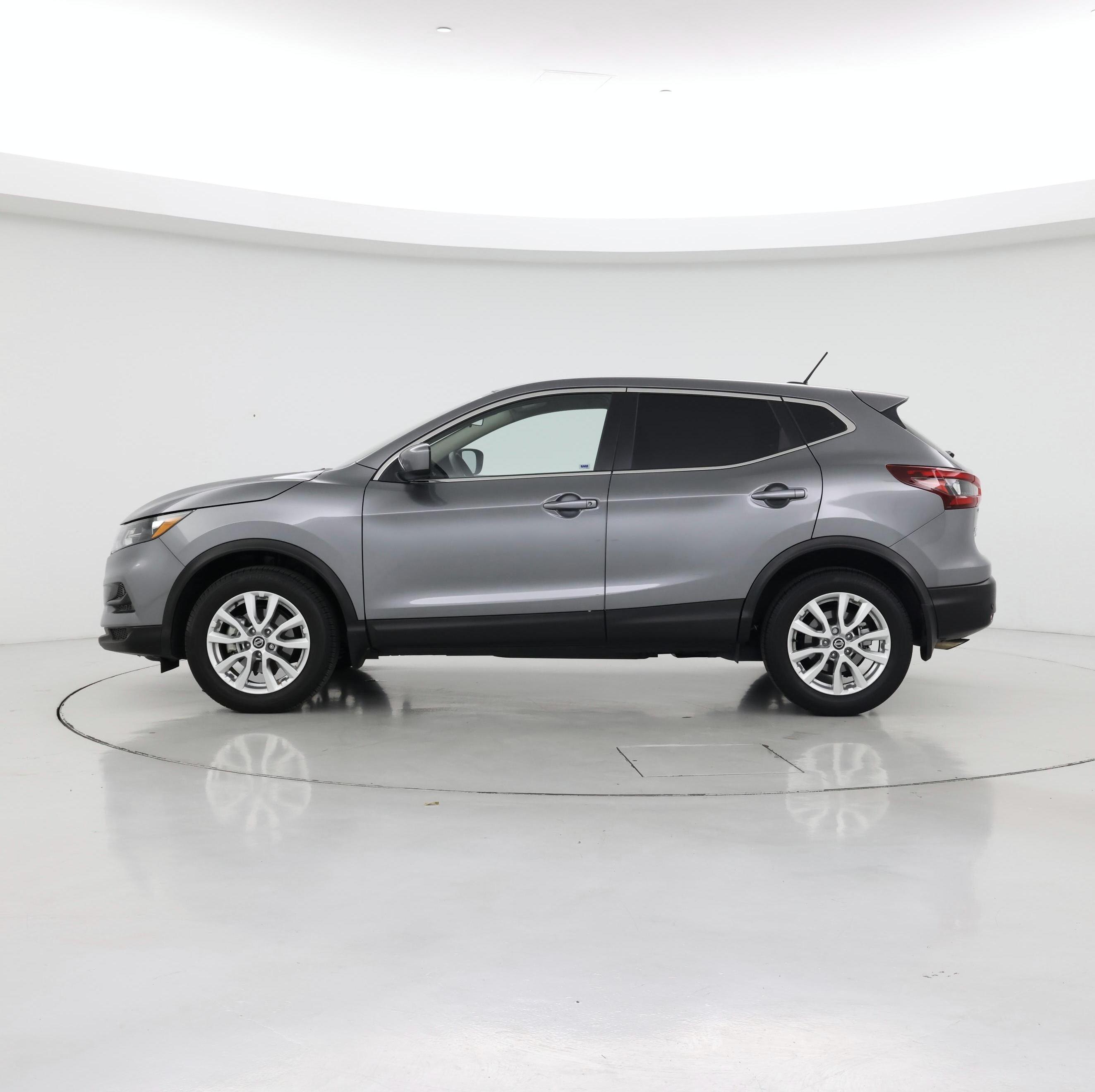Thumbnail: 2021 Nissan Rogue Sport - 3