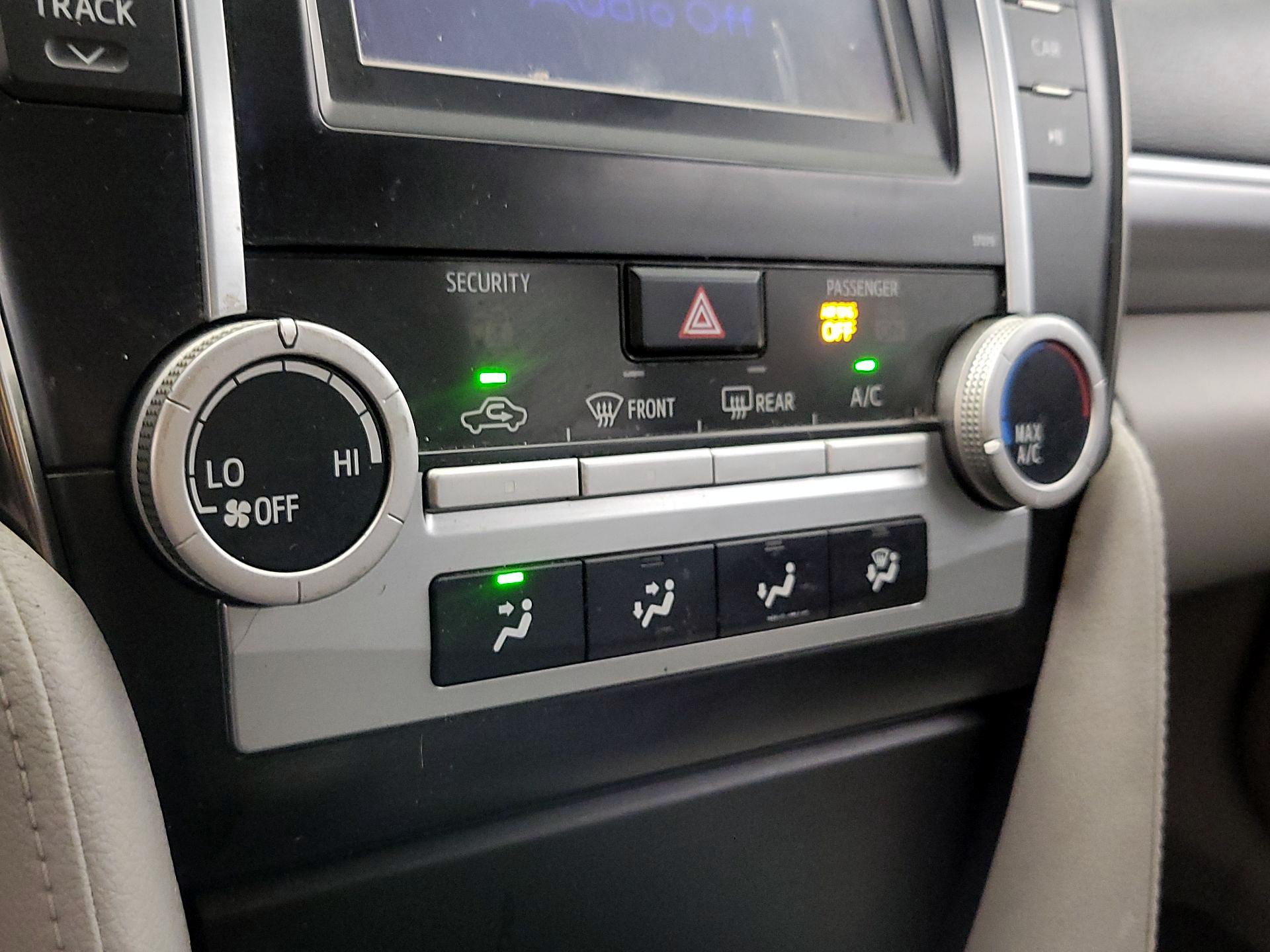 Thumbnail: 2014 Toyota Camry - 15