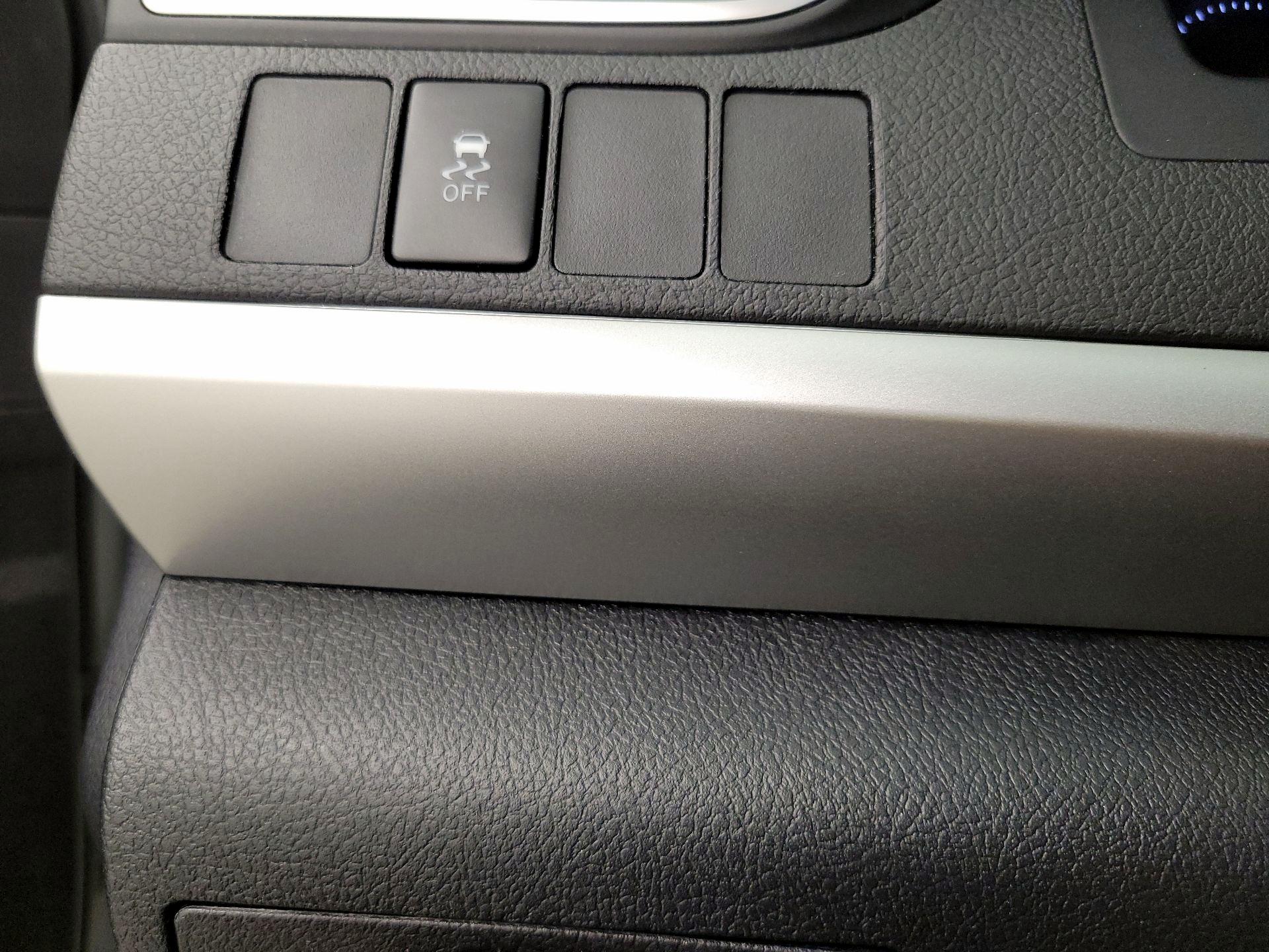 Thumbnail: 2017 Toyota Camry - 13