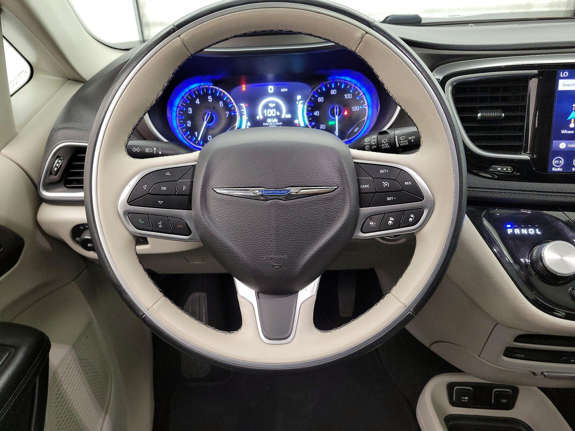 Thumbnail: 2018 Chrysler Pacifica - 10
