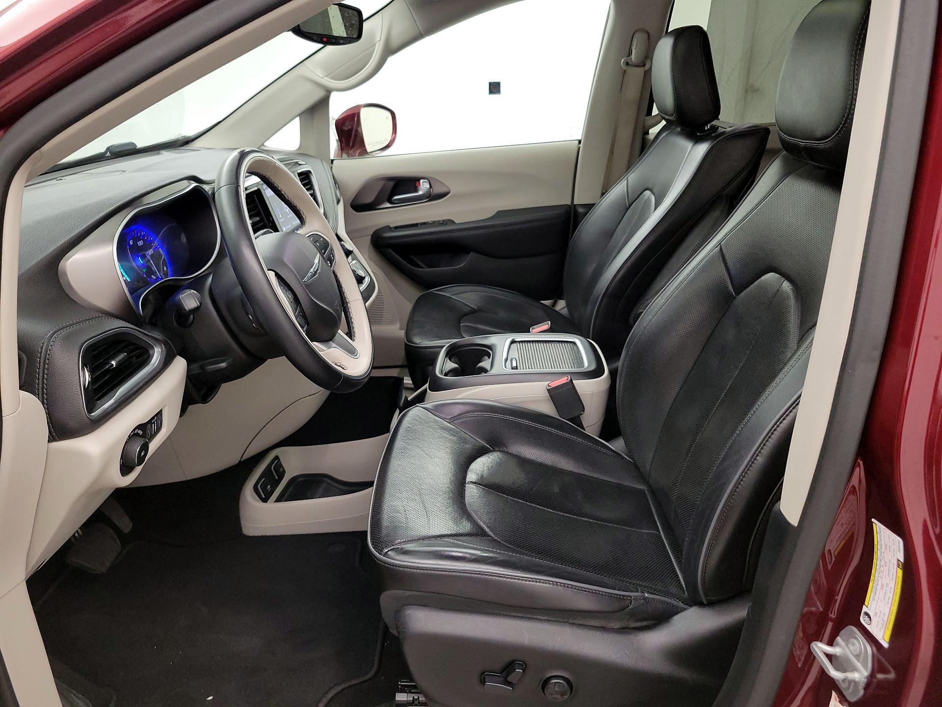 Thumbnail: 2018 Chrysler Pacifica - 11