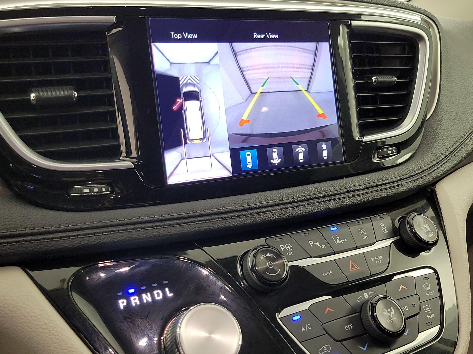 Thumbnail: 2018 Chrysler Pacifica - 15