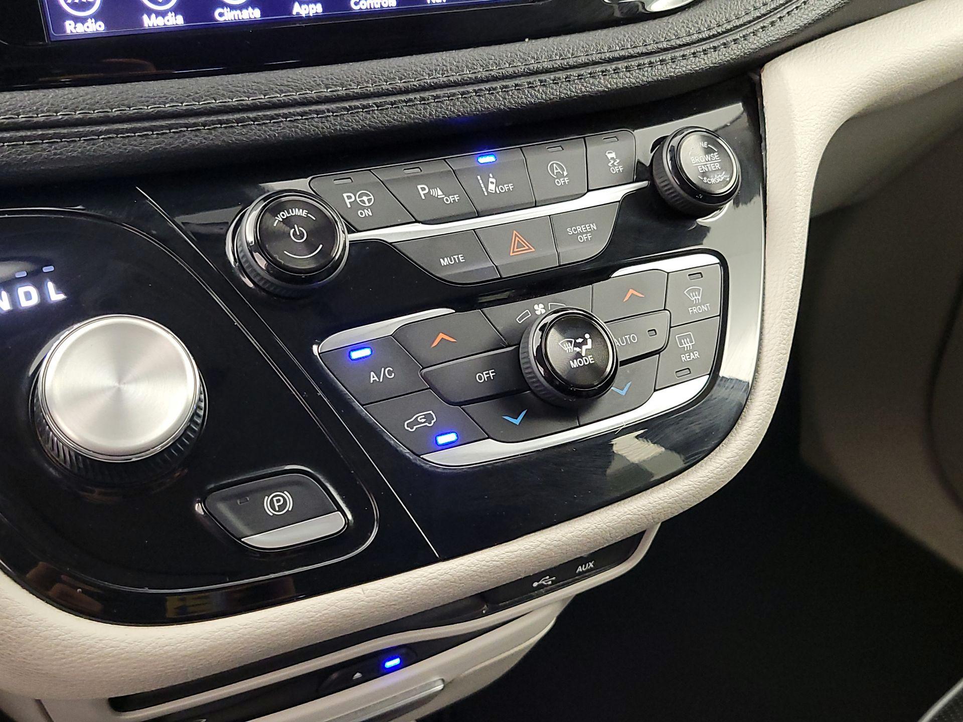 Thumbnail: 2018 Chrysler Pacifica - 17