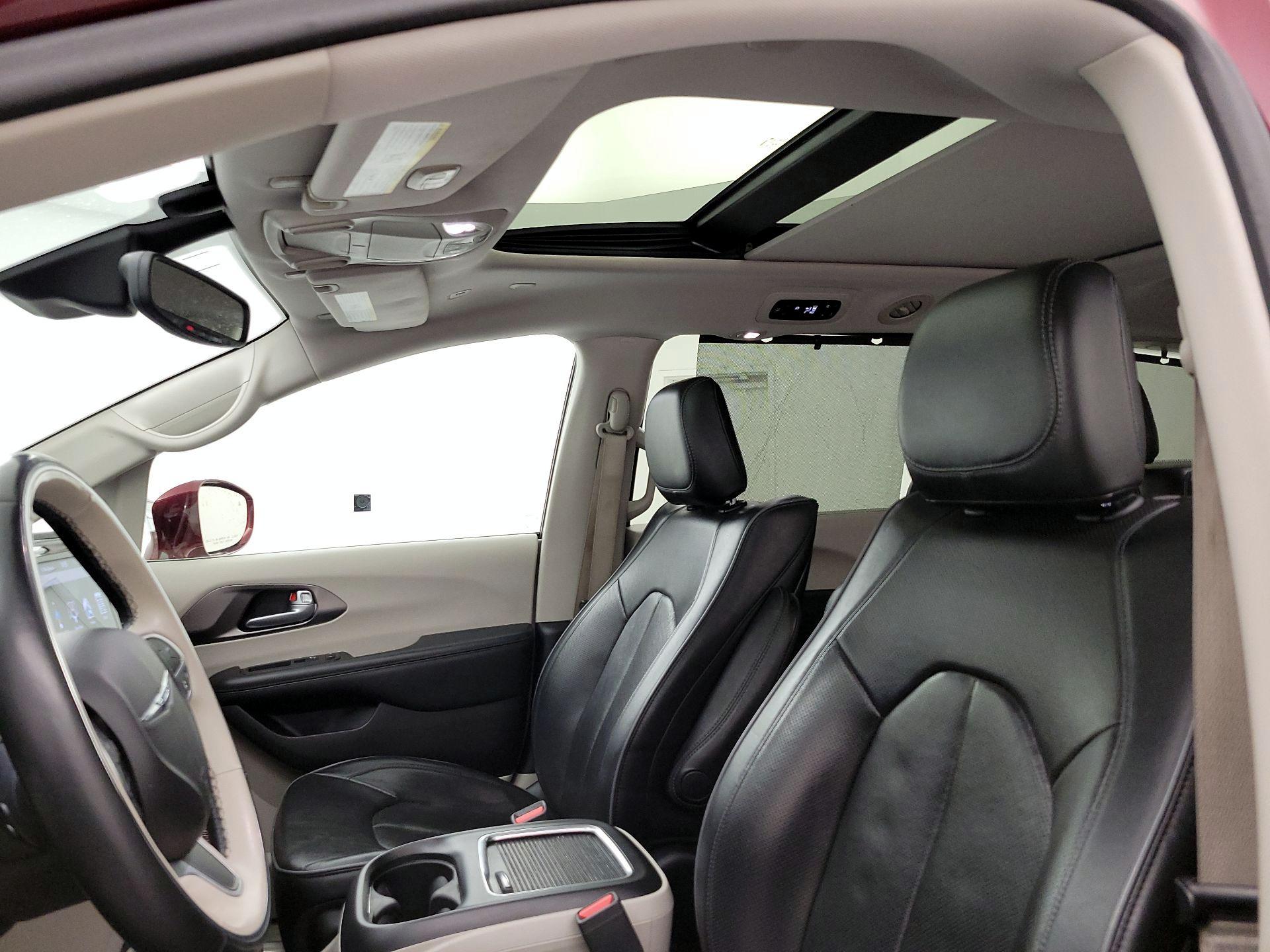 Thumbnail: 2018 Chrysler Pacifica - 20