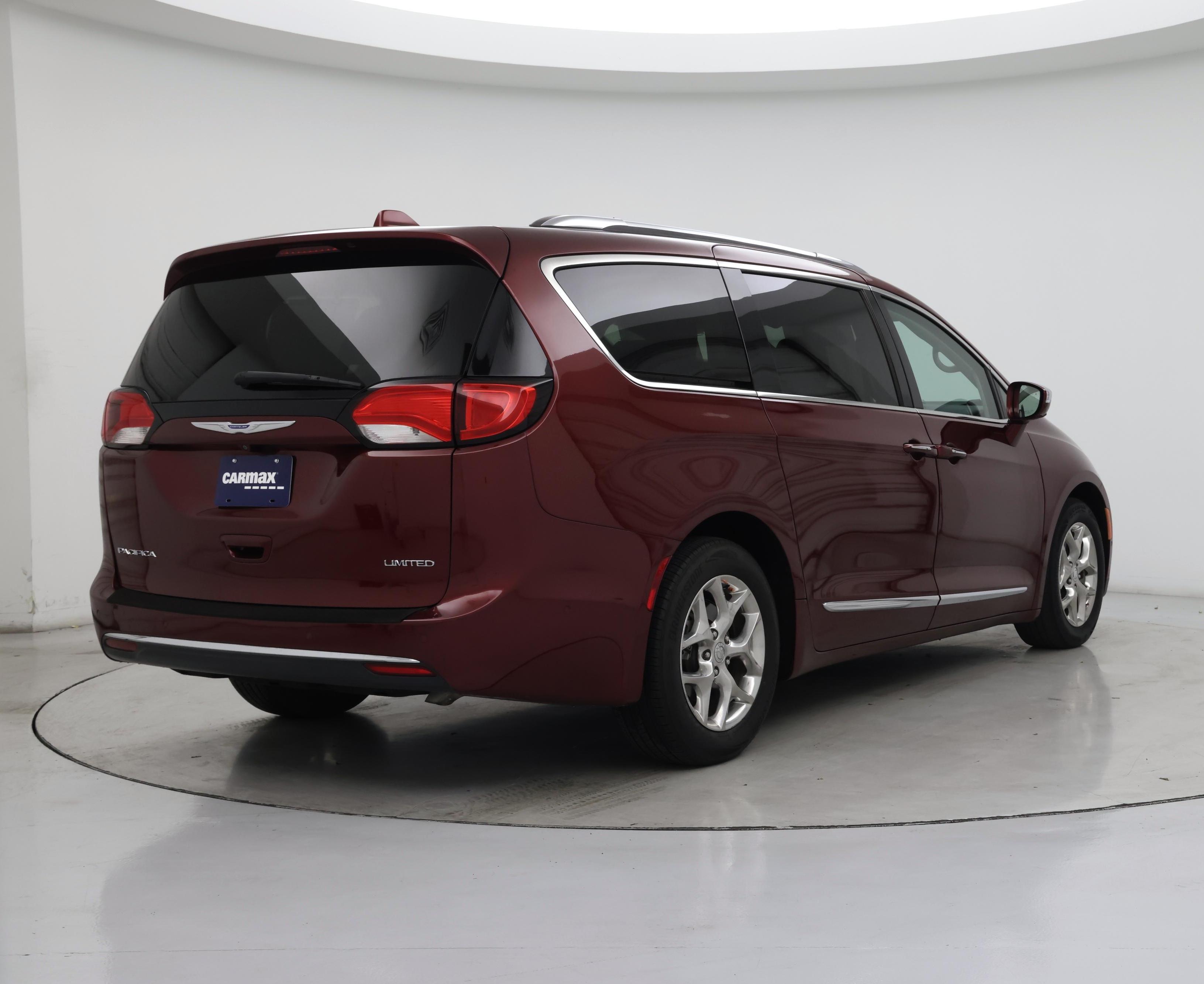 Thumbnail: 2018 Chrysler Pacifica - 8
