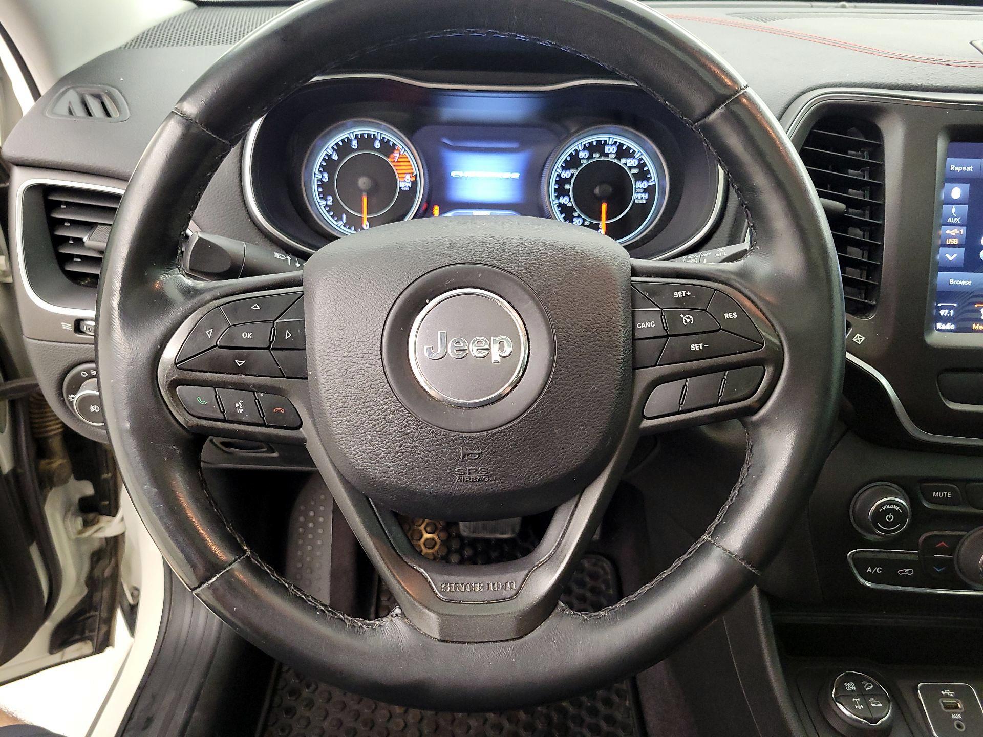 Thumbnail: 2019 Jeep Cherokee - 10