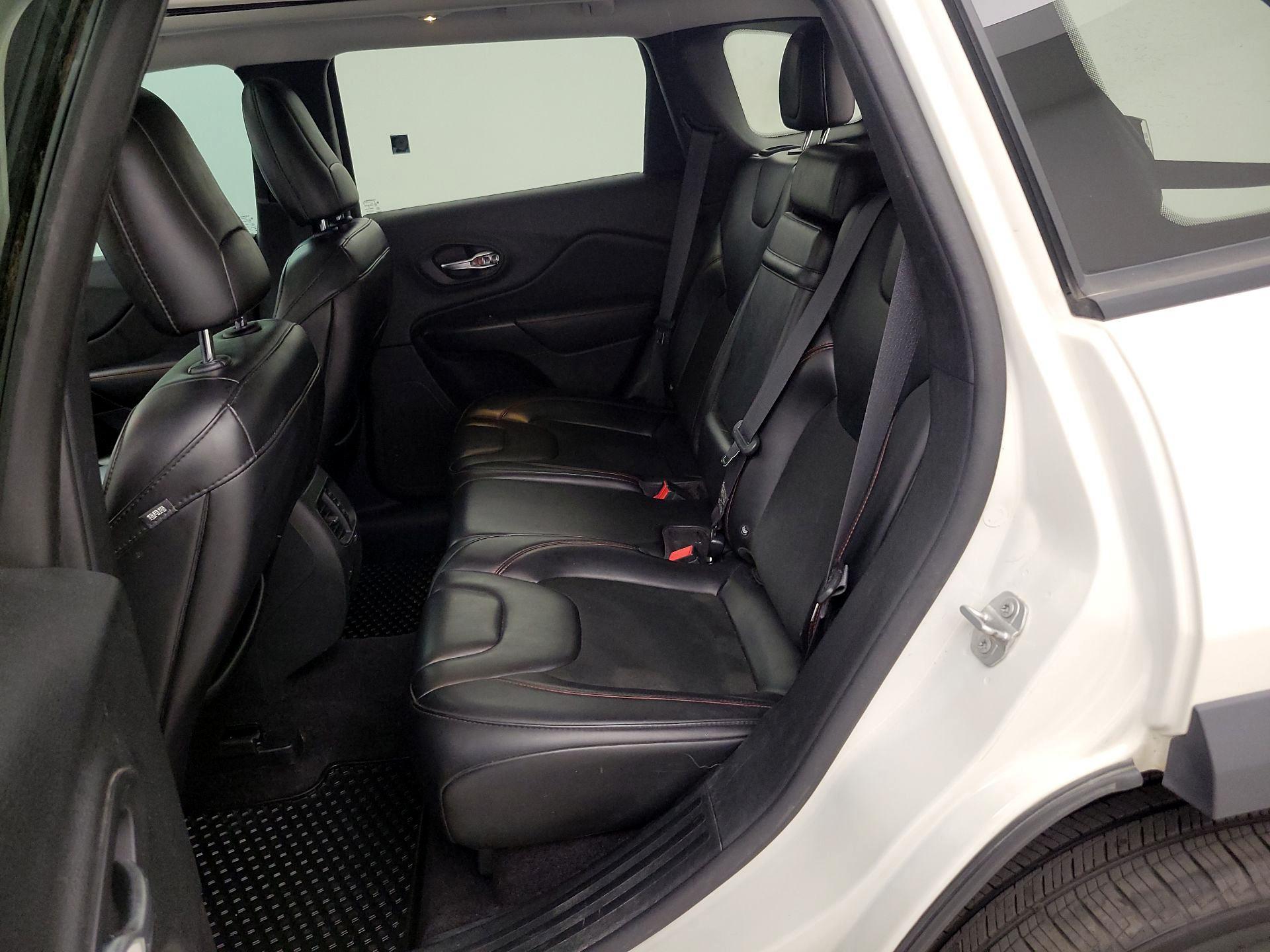 Thumbnail: 2019 Jeep Cherokee - 20