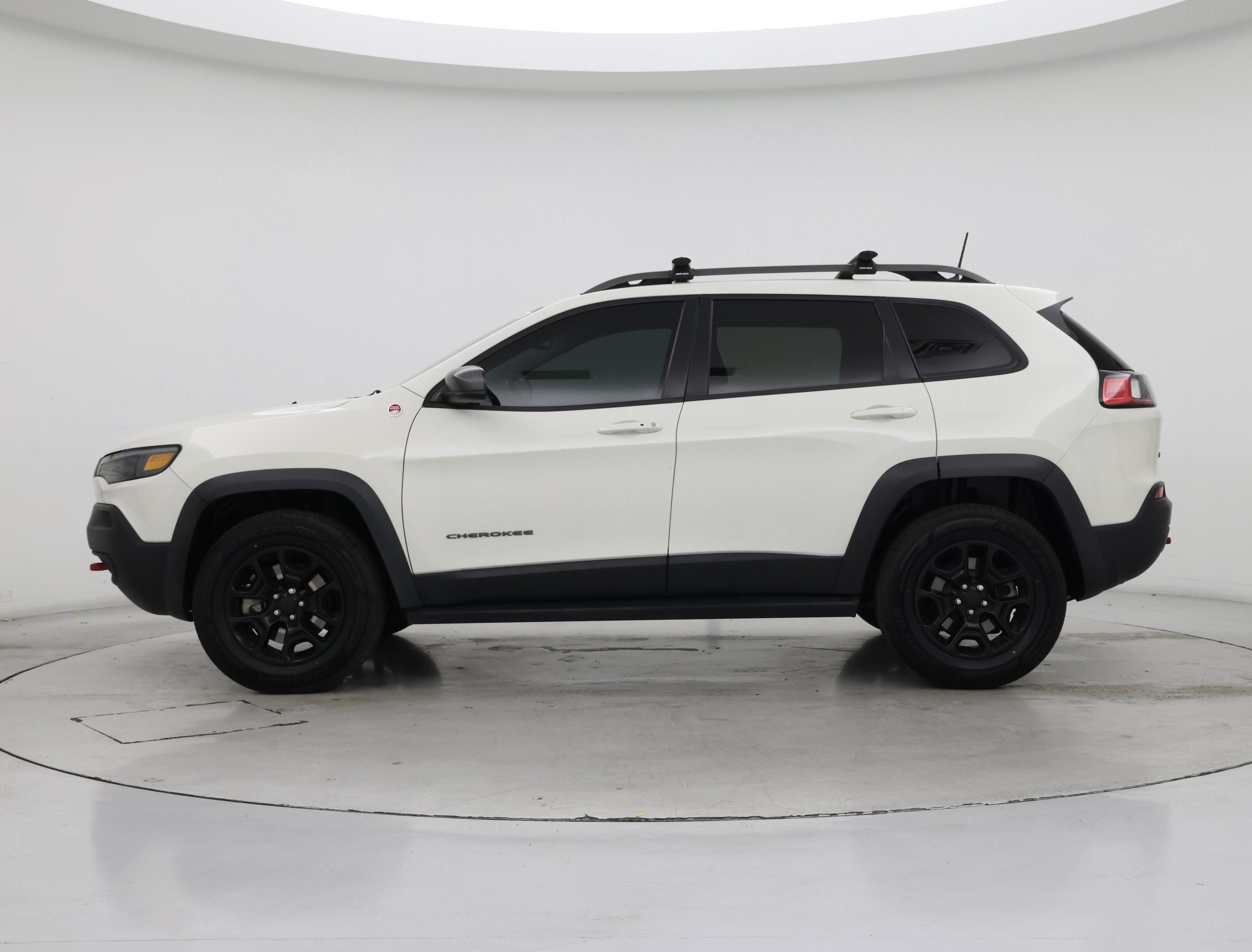 Thumbnail: 2019 Jeep Cherokee - 3