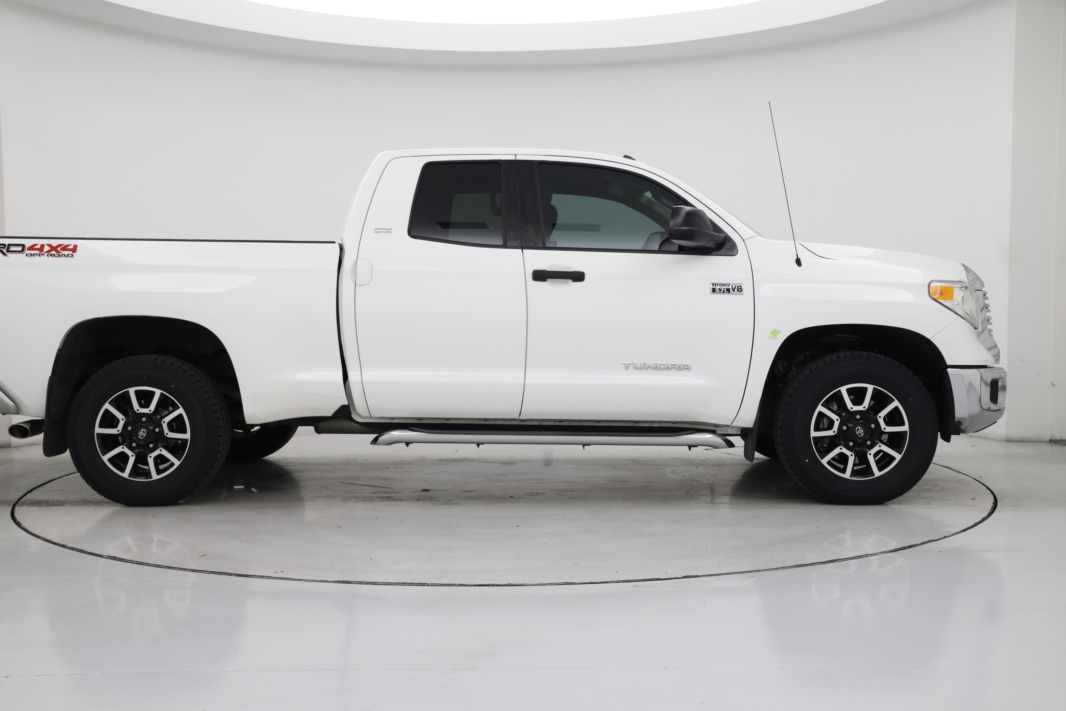 Thumbnail: 2015 Toyota Tundra - 7