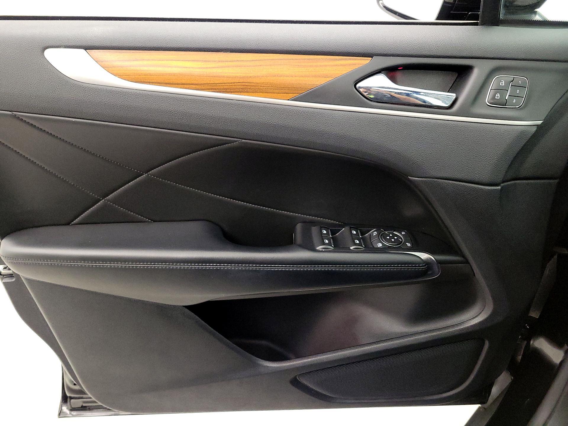 Thumbnail: 2019 Lincoln MKC - 12