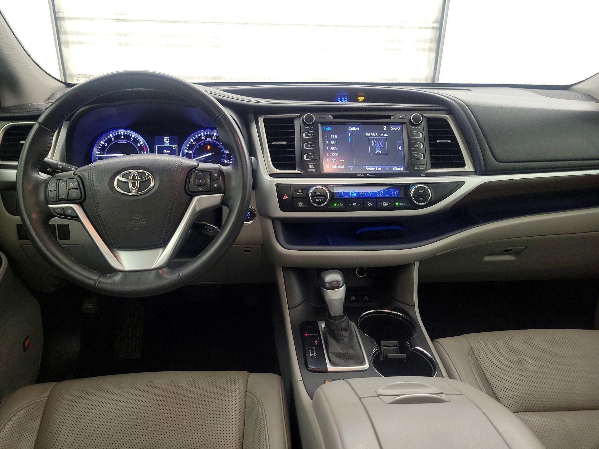 Thumbnail: 2015 Toyota Highlander - 9