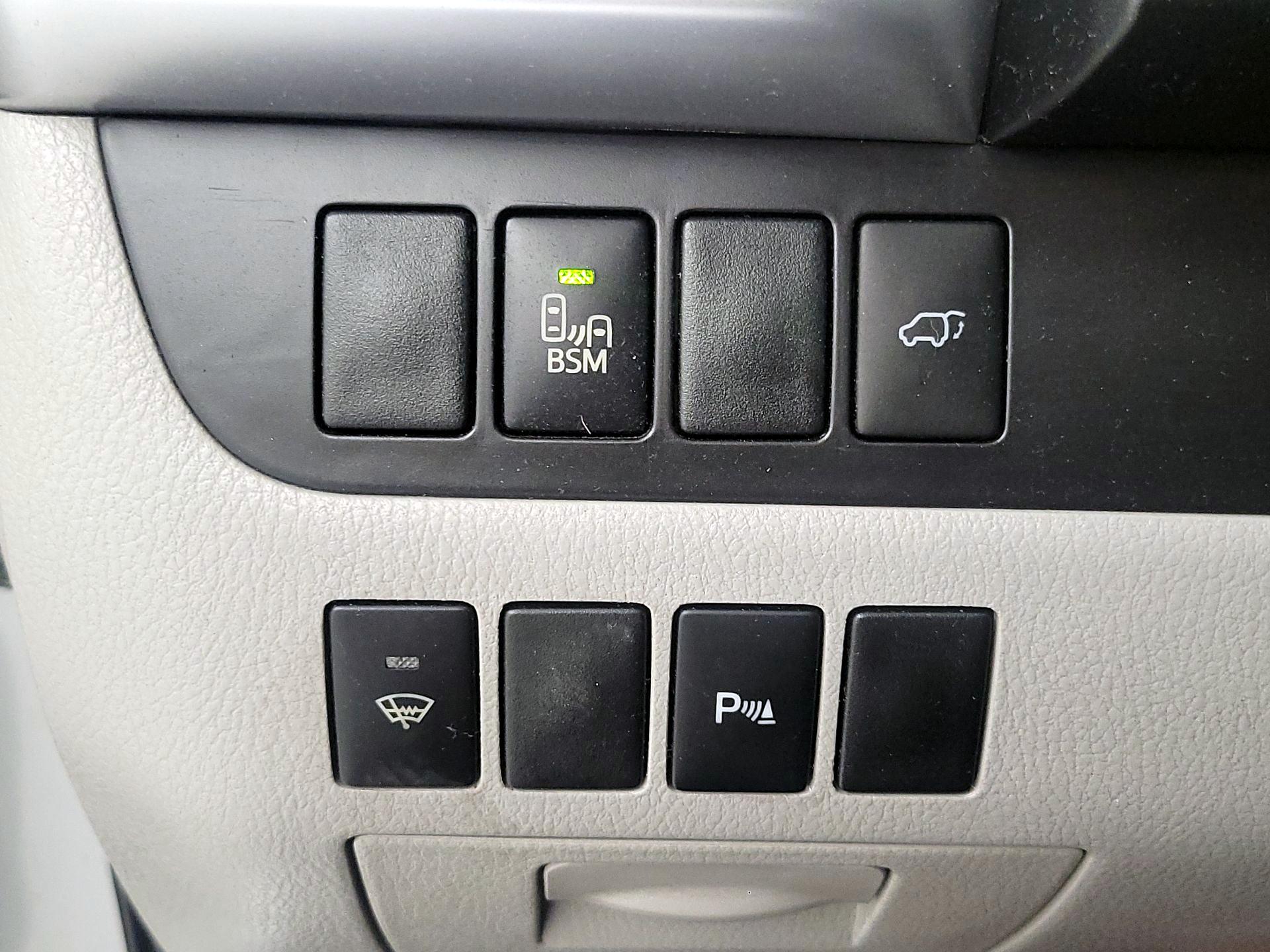 Thumbnail: 2015 Toyota Highlander - 13