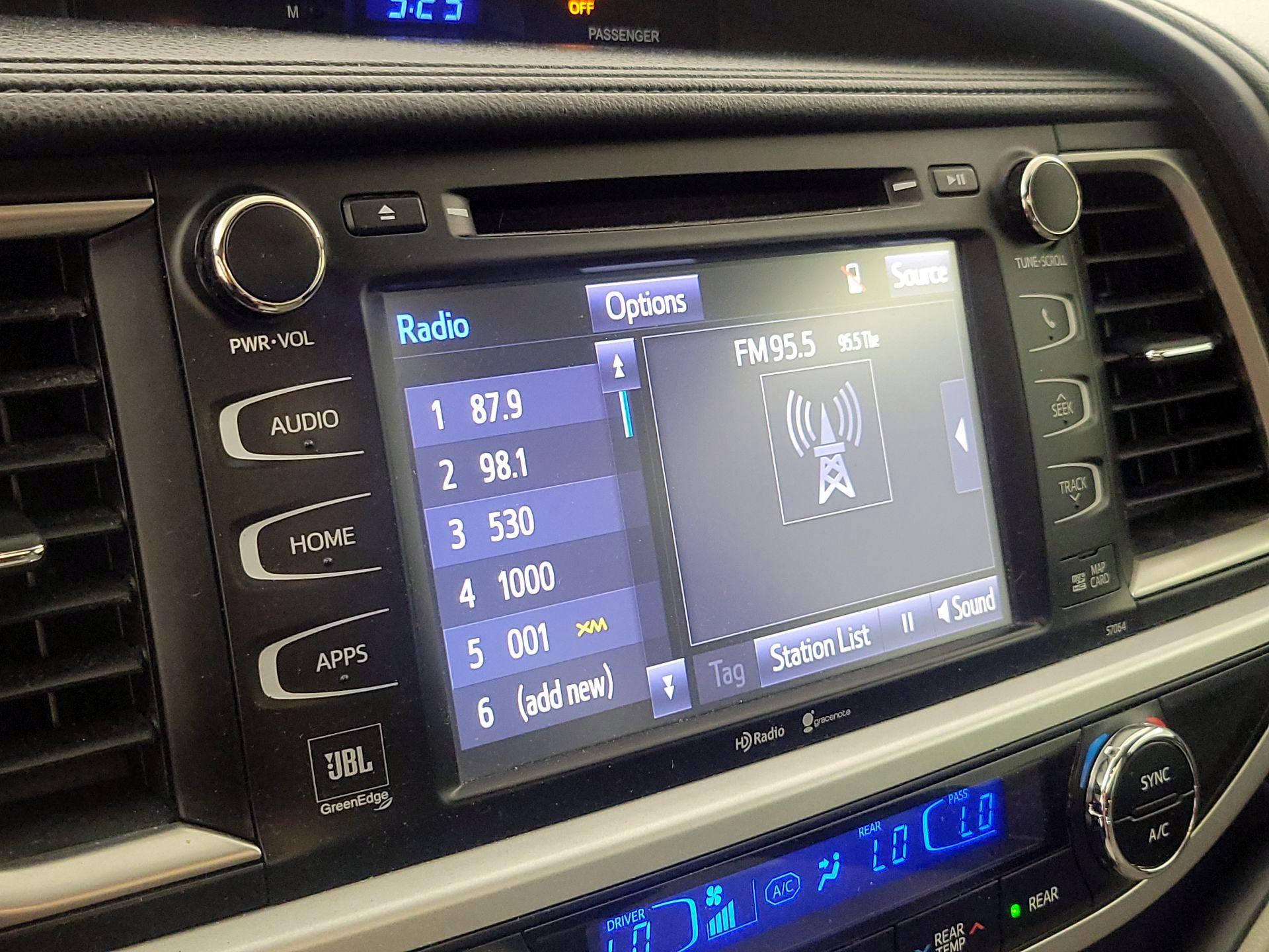 Thumbnail: 2015 Toyota Highlander - 15