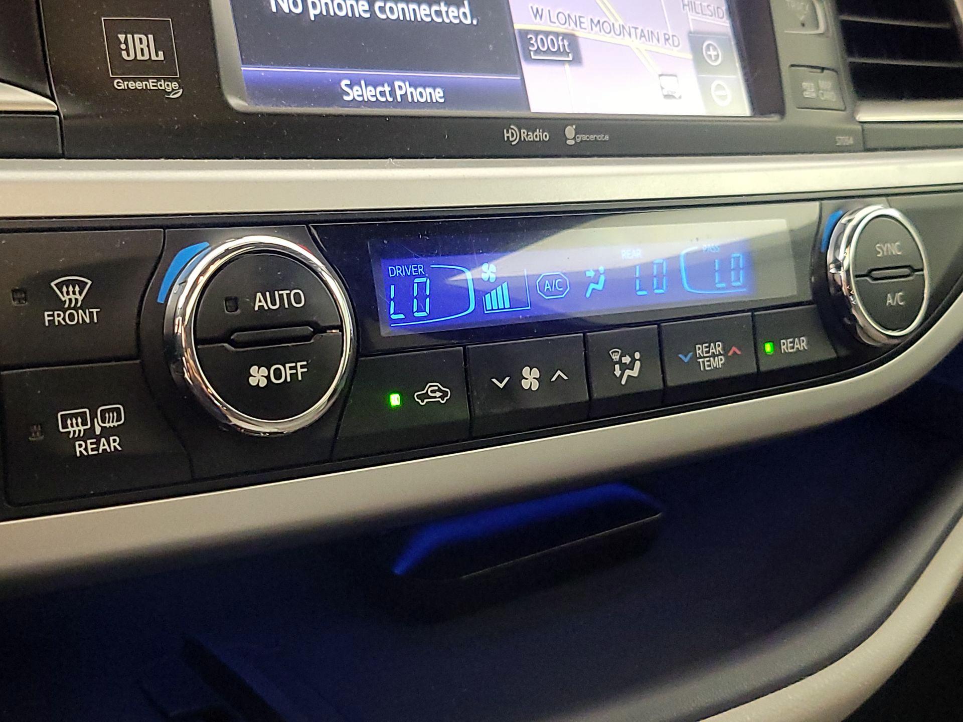 Thumbnail: 2015 Toyota Highlander - 16