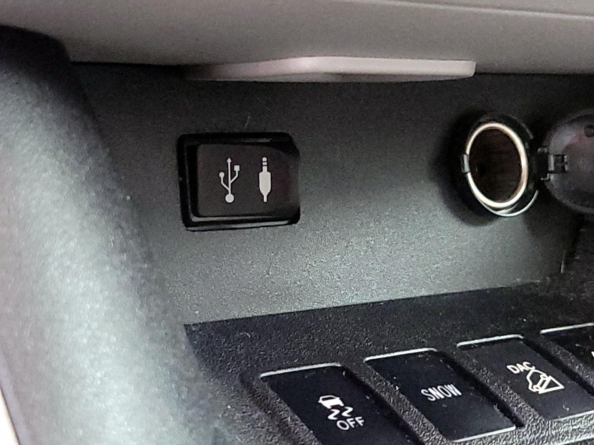 Thumbnail: 2015 Toyota Highlander - 18