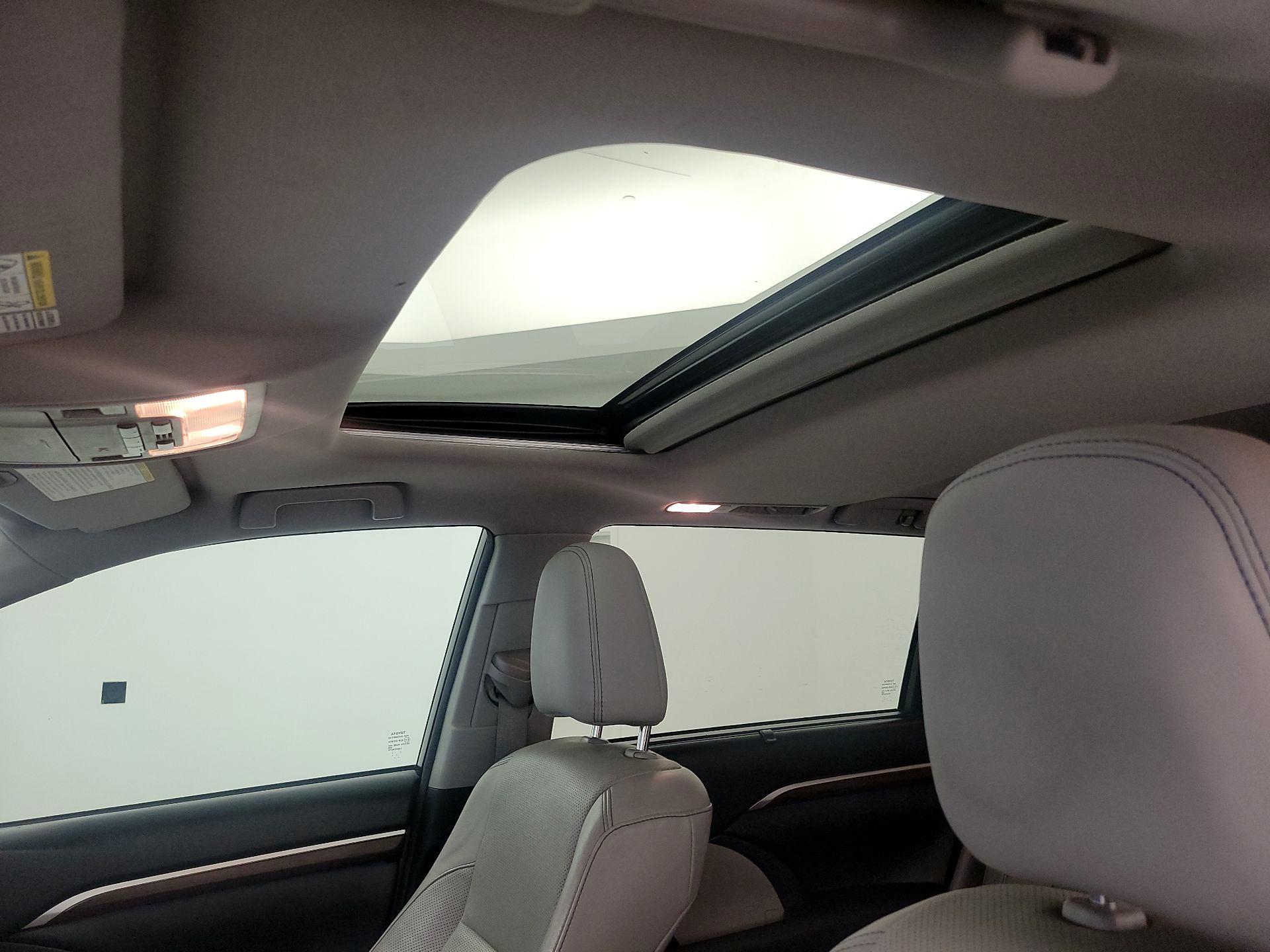 Thumbnail: 2015 Toyota Highlander - 19