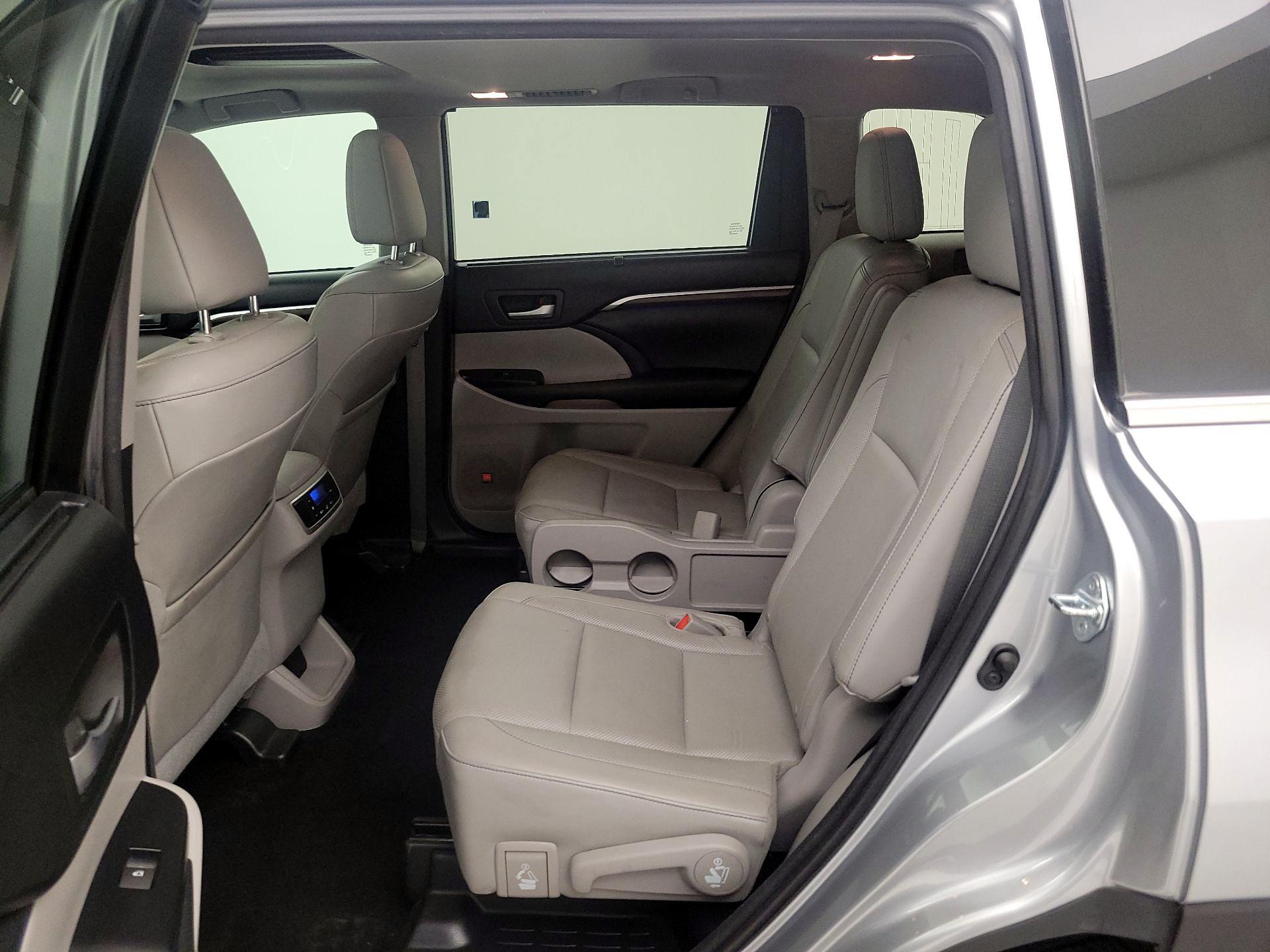 Thumbnail: 2015 Toyota Highlander - 20