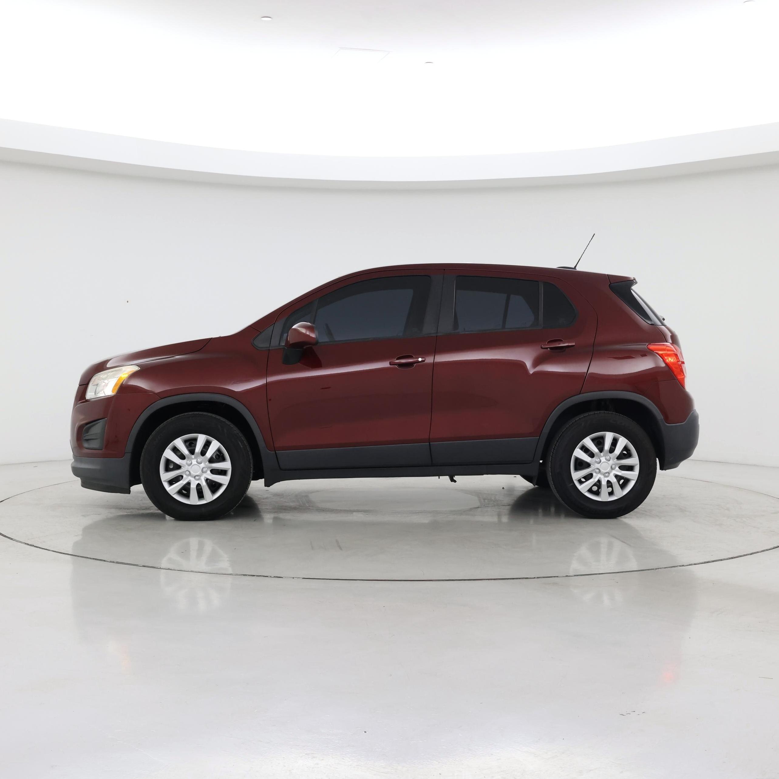 Thumbnail: 2016 Chevrolet Trax - 3