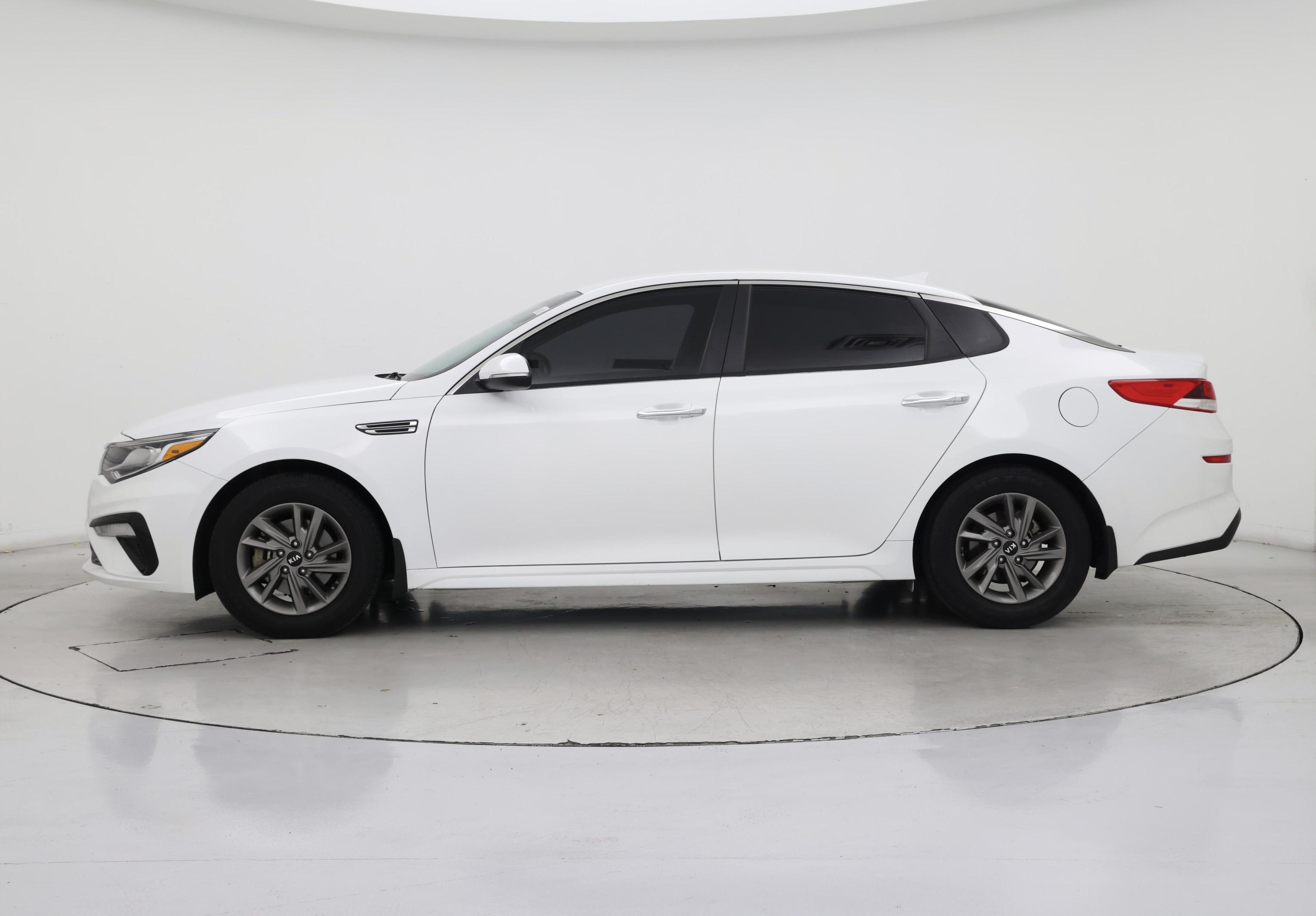 Thumbnail: 2020 Kia Optima - 3