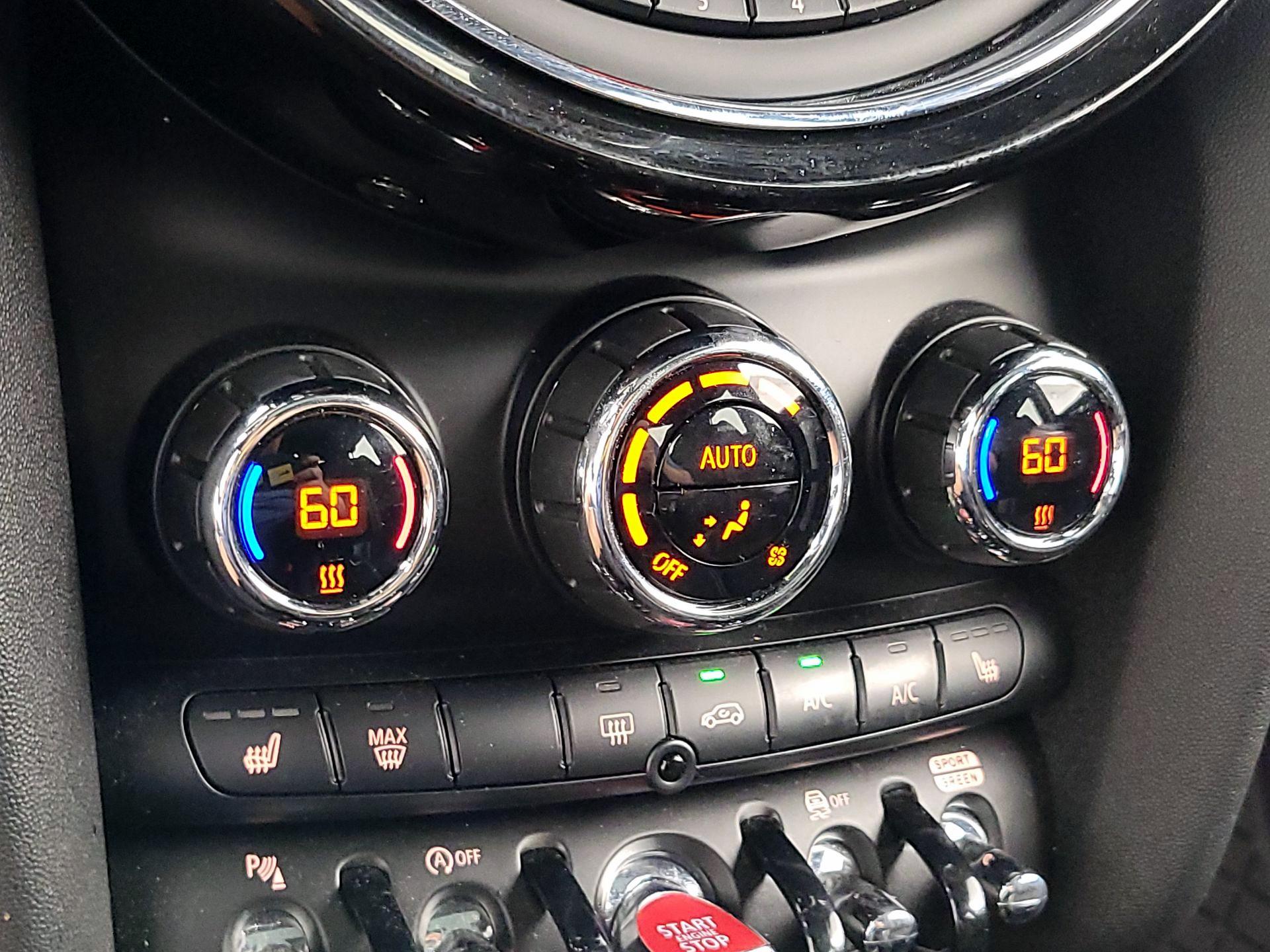 Thumbnail: 2018 MINI Cooper Hardtop - 15