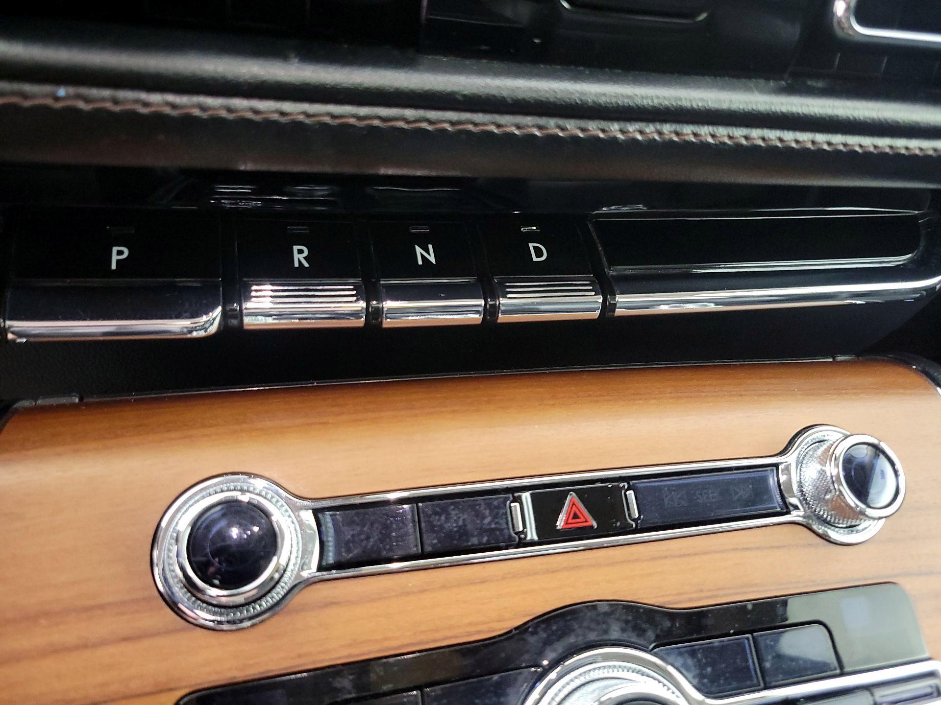 Thumbnail: 2020 Lincoln Aviator - 18