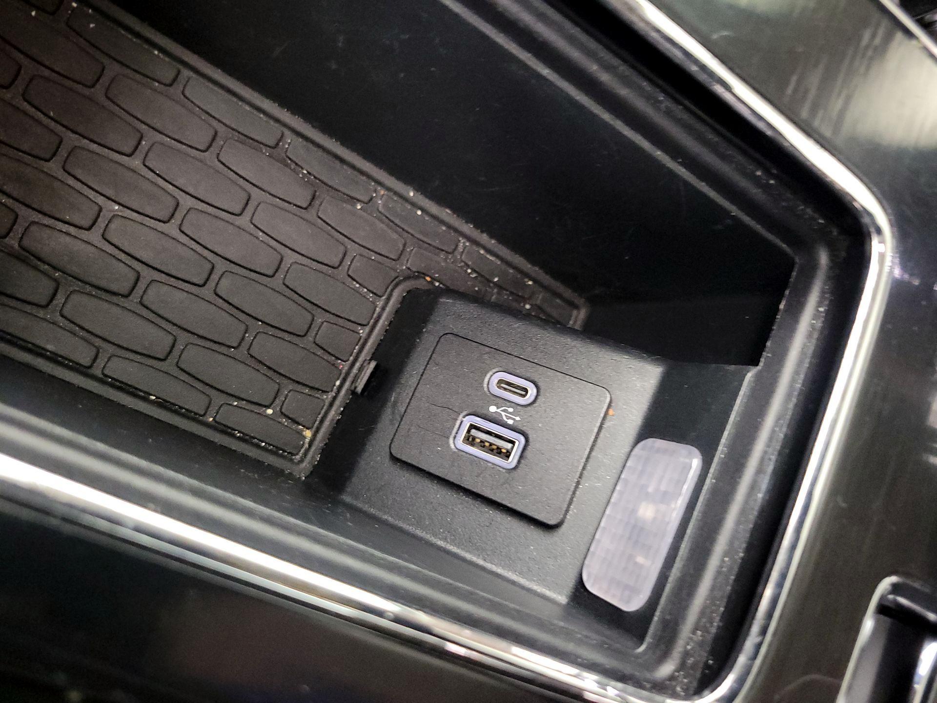 Thumbnail: 2020 Lincoln Aviator - 19