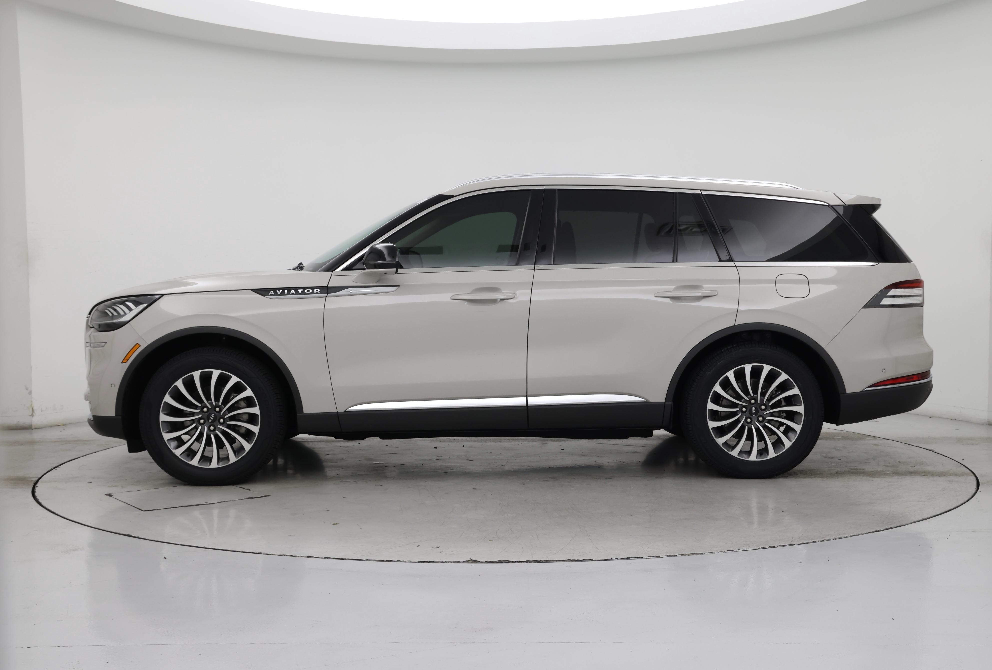 Thumbnail: 2020 Lincoln Aviator - 3