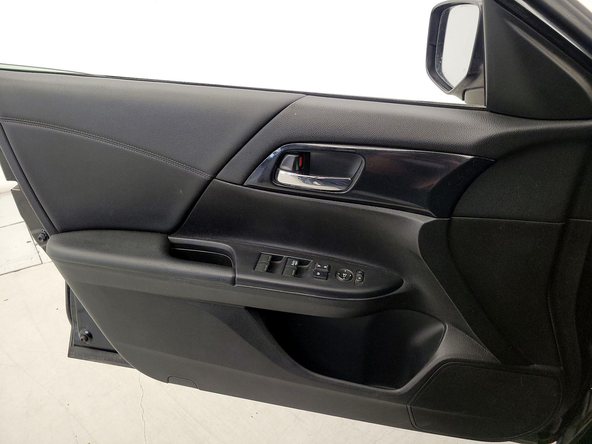 Thumbnail: 2015 Honda Accord - 12