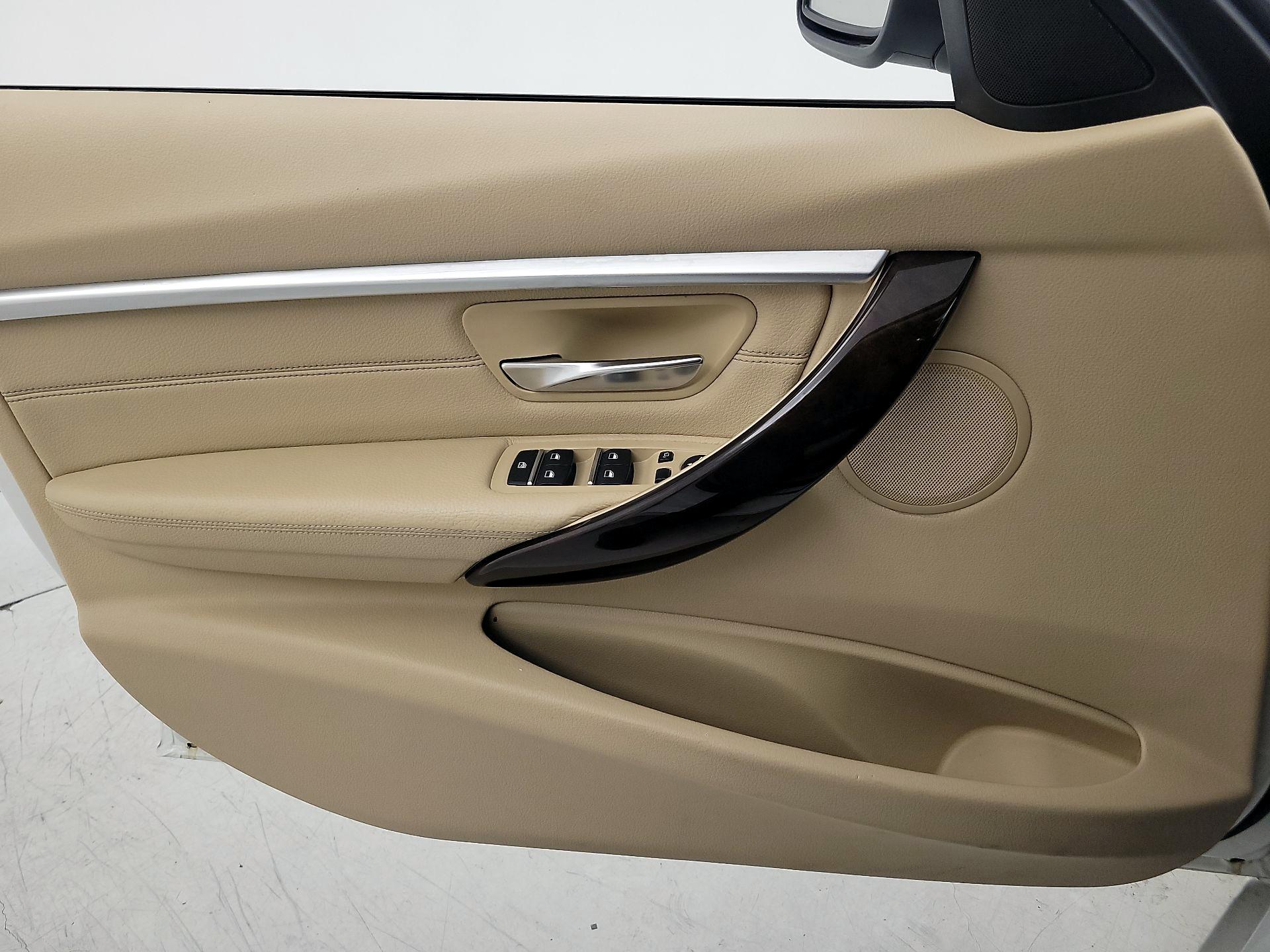 Thumbnail: 2016 BMW 3 Series - 12