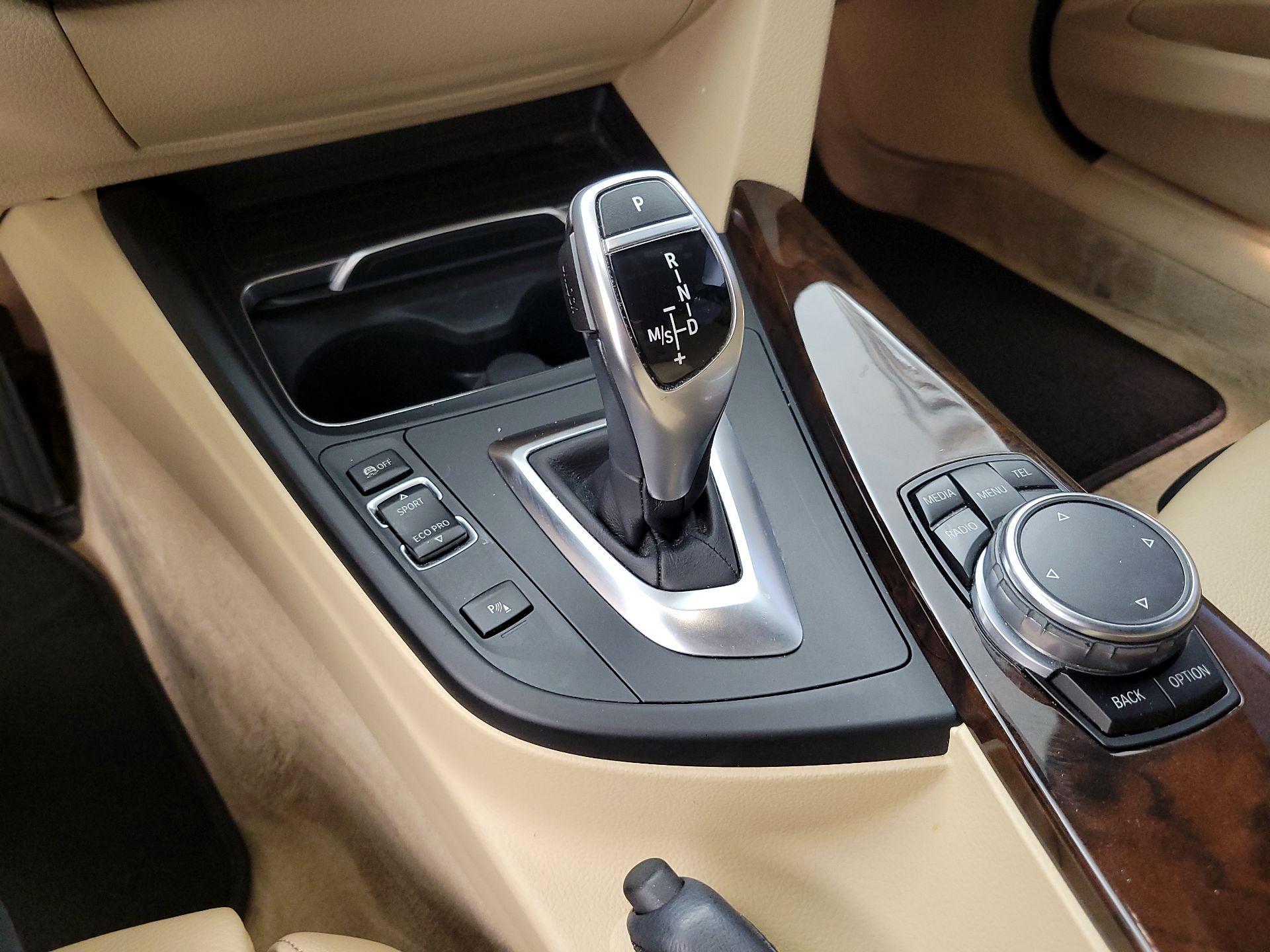 Thumbnail: 2016 BMW 3 Series - 18