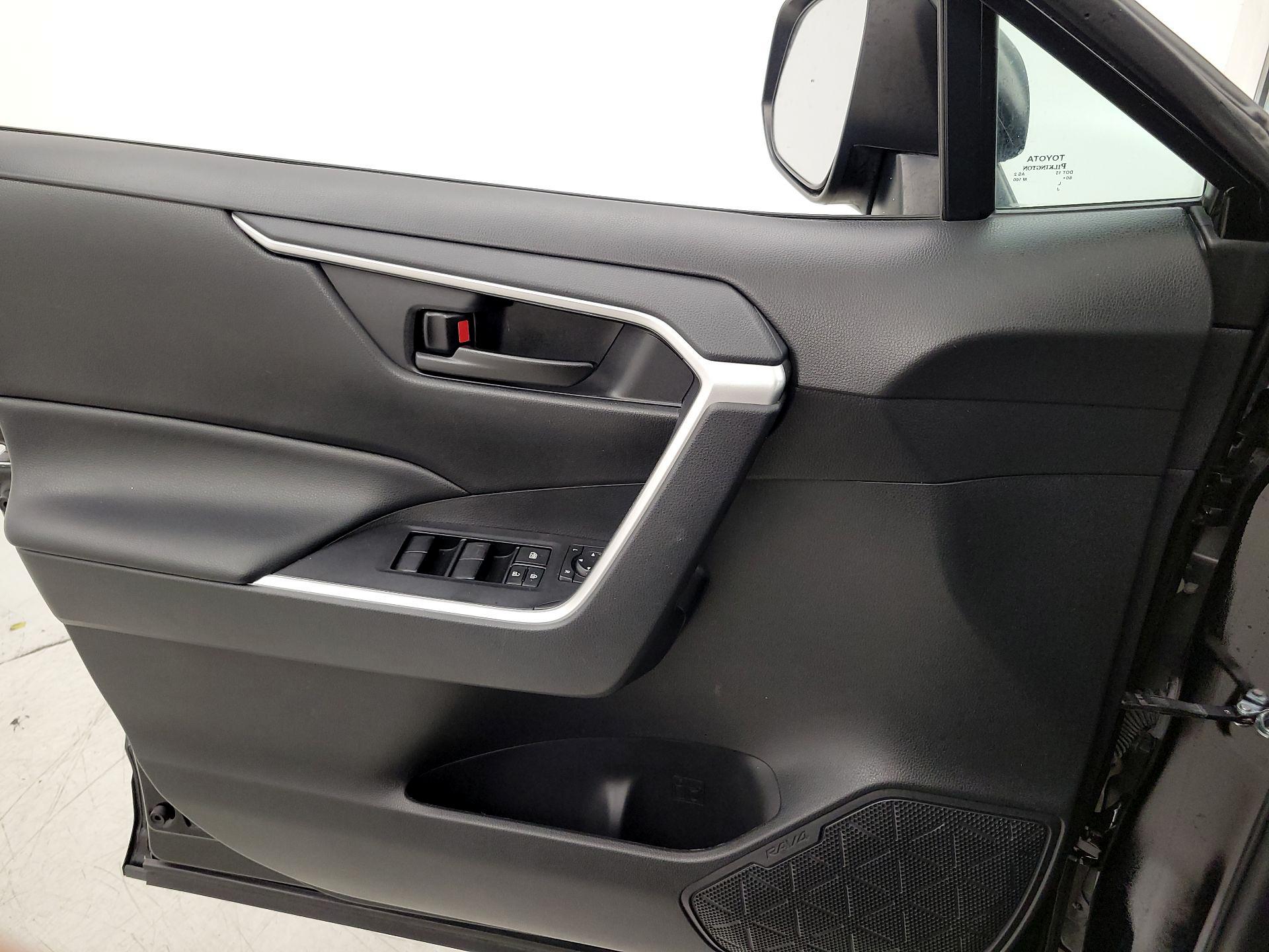 Thumbnail: 2021 Toyota RAV4 - 12
