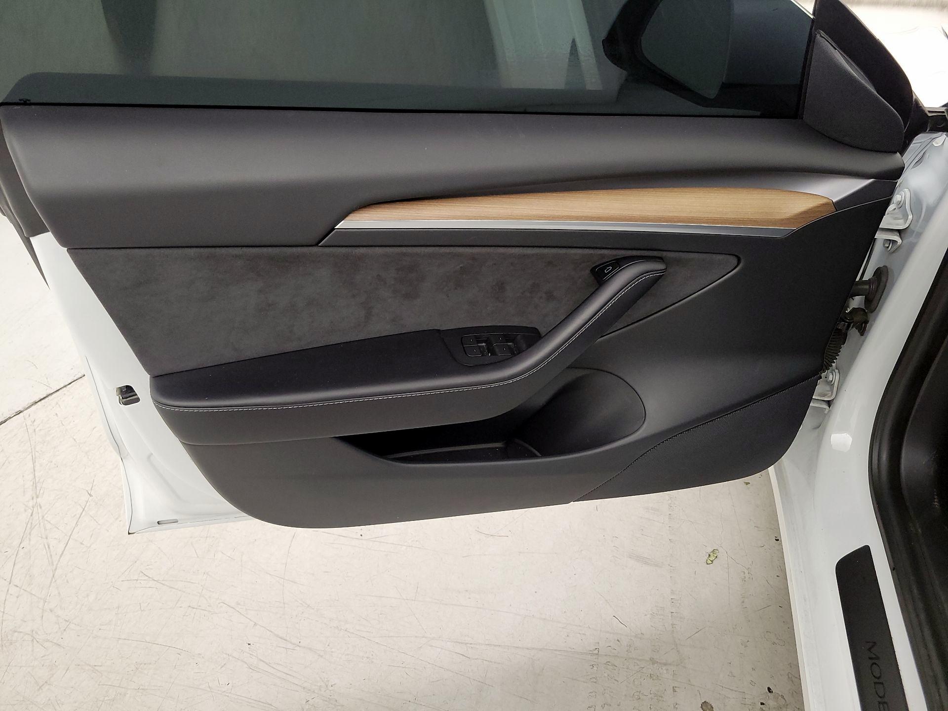 Thumbnail: 2021 Tesla Model 3 - 12
