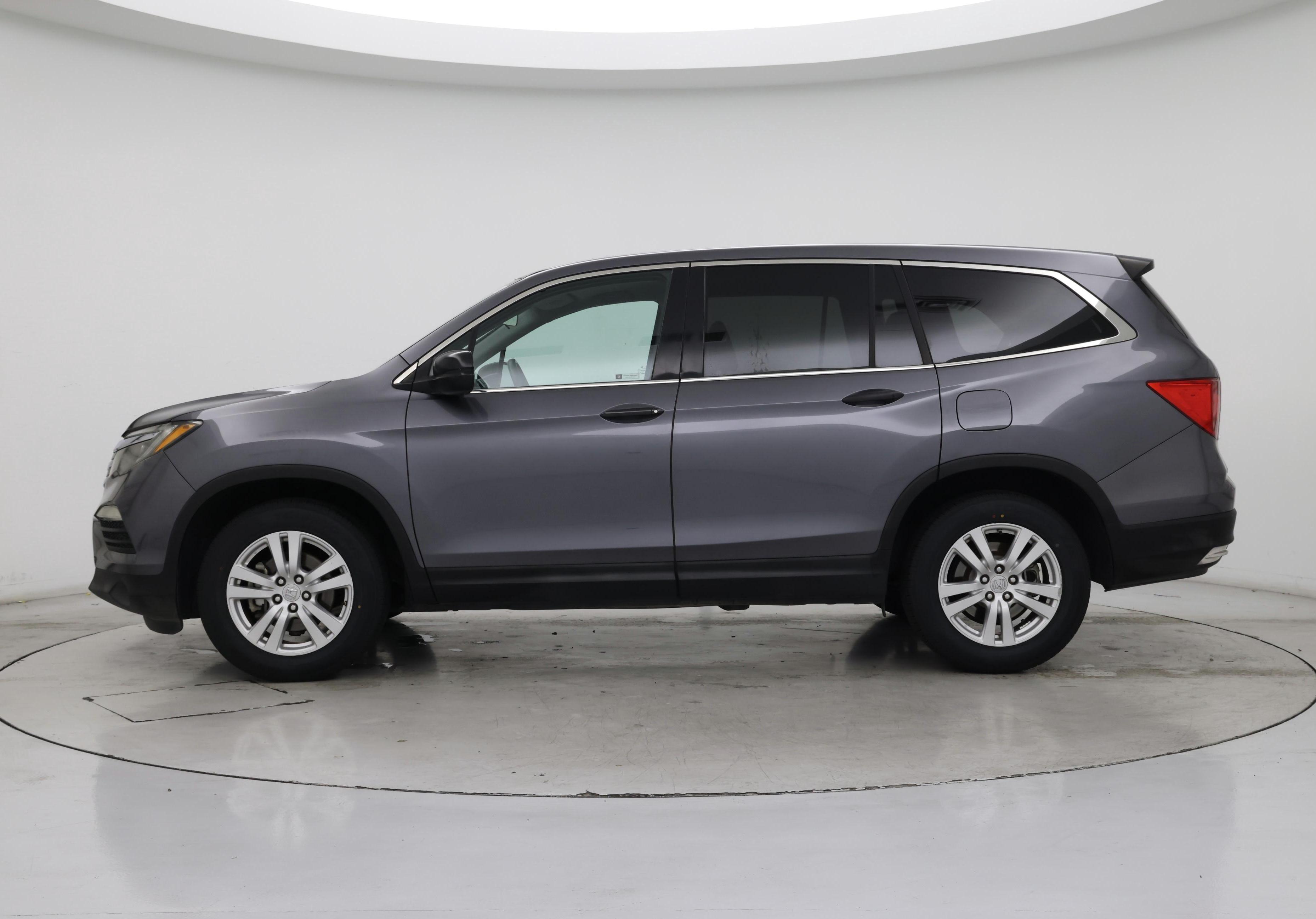 Thumbnail: 2016 Honda Pilot - 3