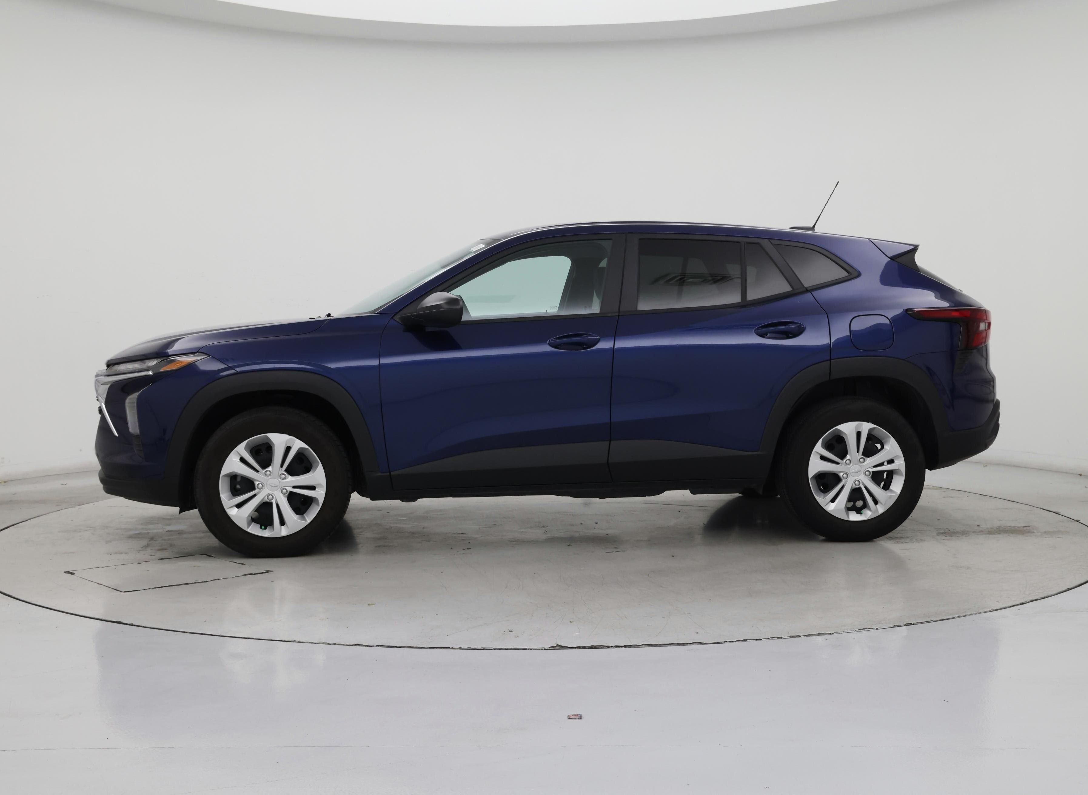 Thumbnail: 2024 Chevrolet Trax - 3