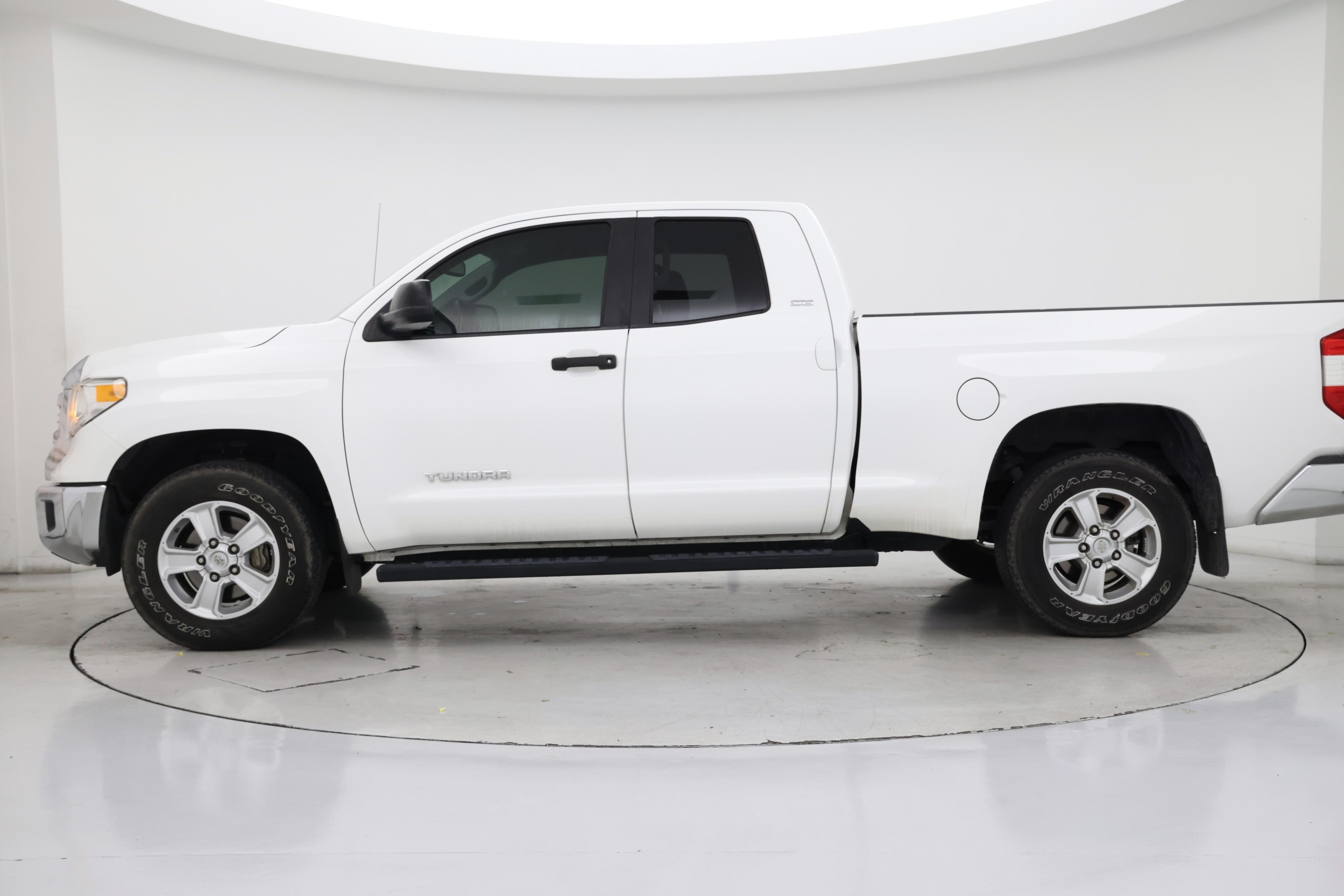Thumbnail: 2017 Toyota Tundra - 3