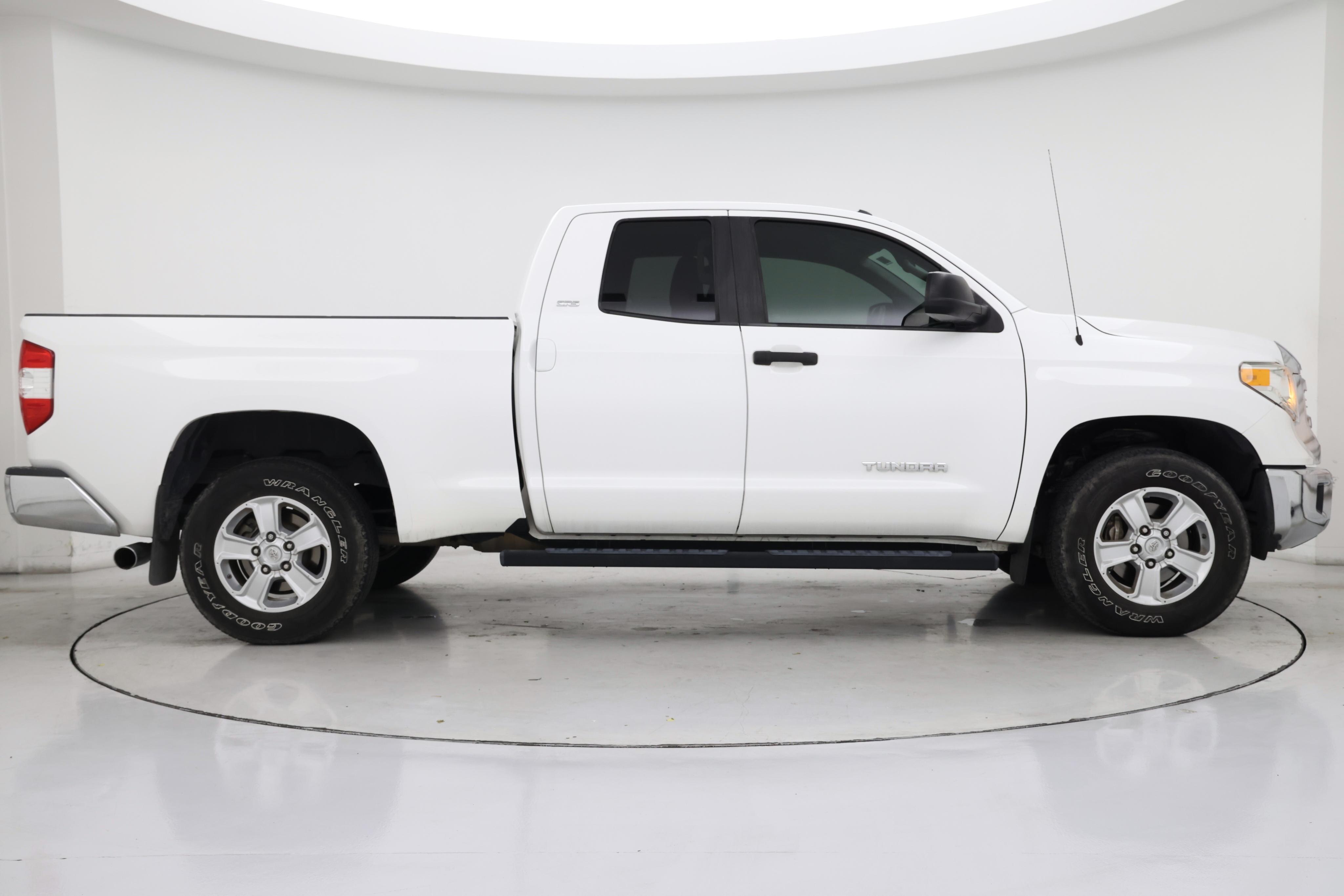 Thumbnail: 2017 Toyota Tundra - 7